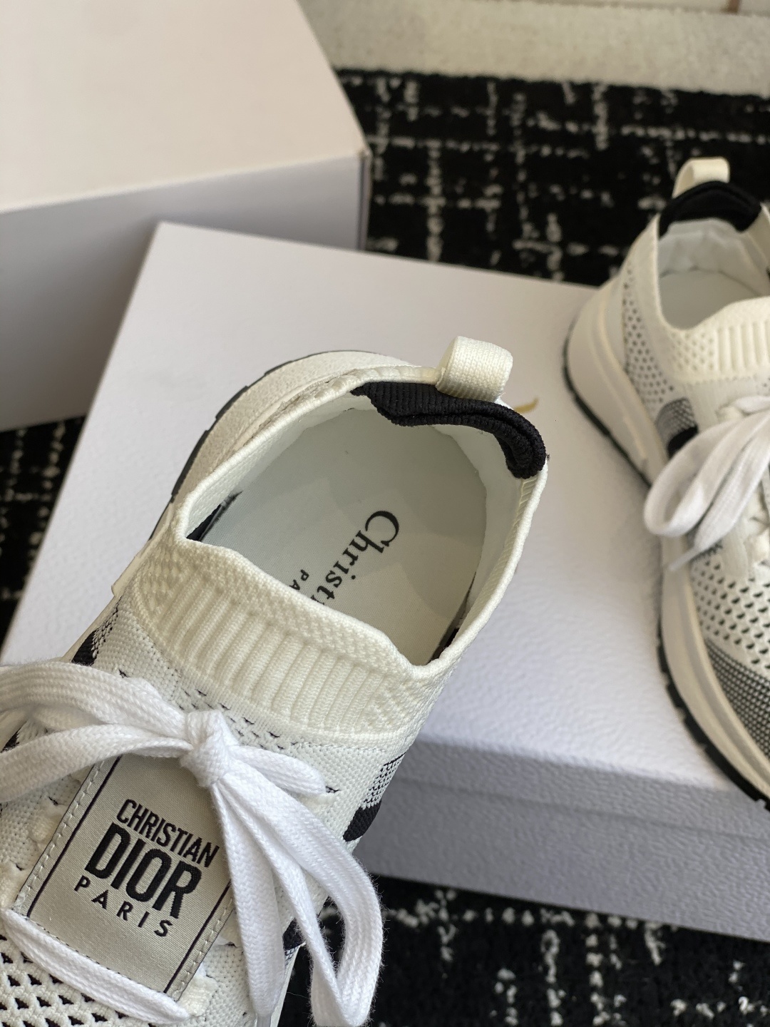 东莞代购级
Dior Run 'n' Dior 运动鞋 | 极简美学与精湛工艺的融合
Dior Run