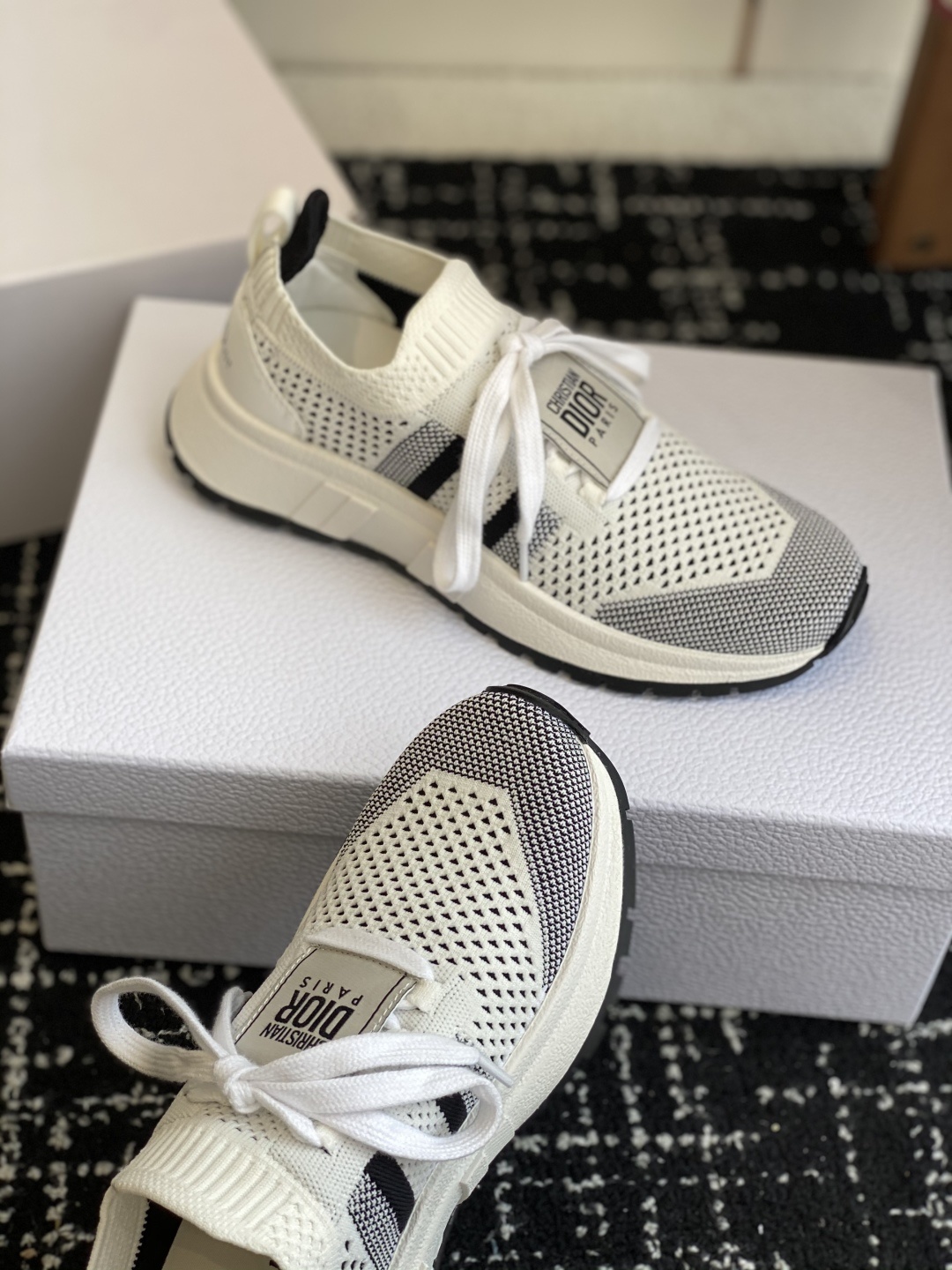 东莞代购级
Dior Run 'n' Dior 运动鞋 | 极简美学与精湛工艺的融合
Dior Run