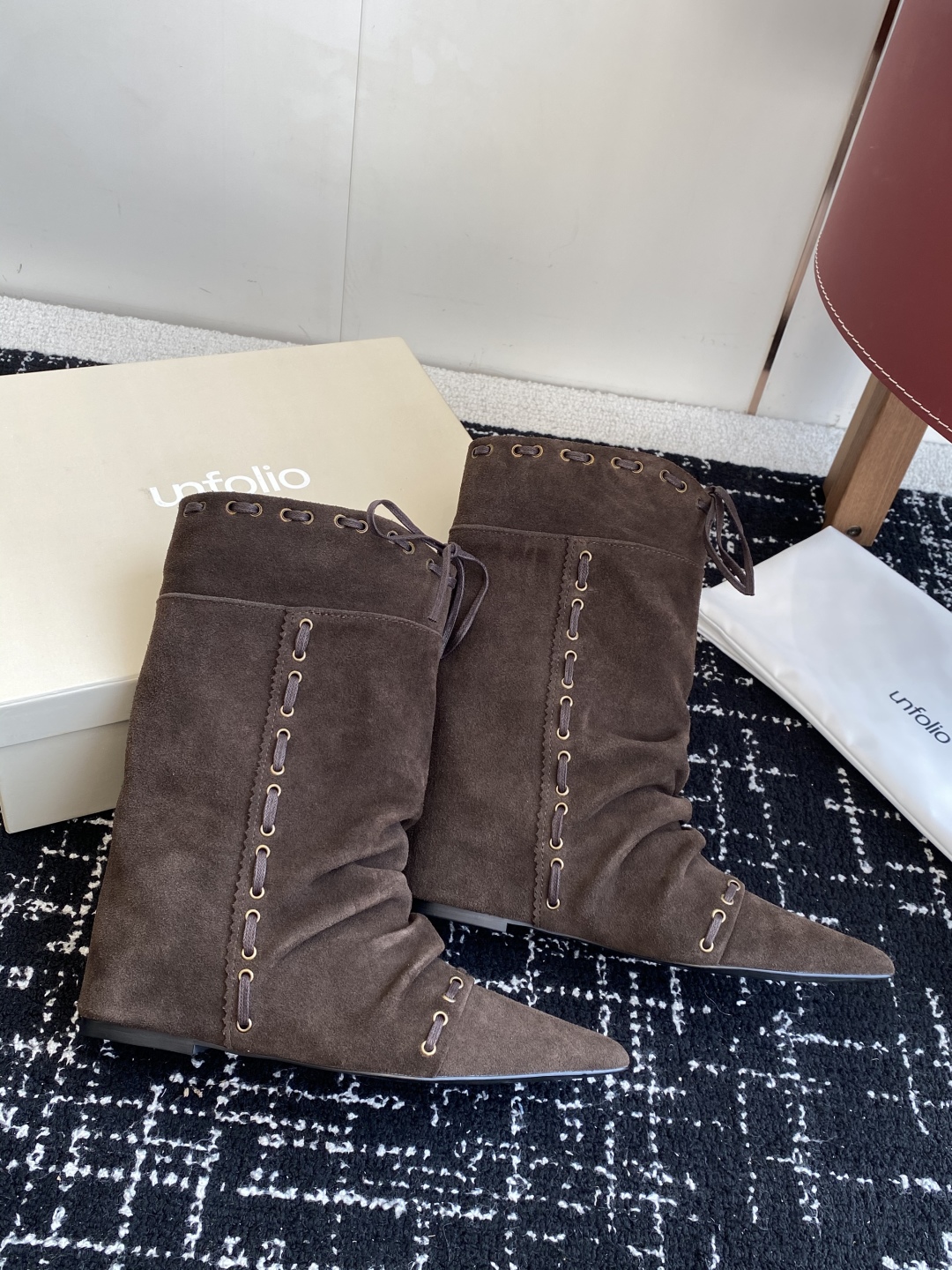 代购级
unfolio 25秋冬新款复古西部牛仔靴，感受秋日与西部复古风的碰撞

通勤和日常穿搭都能轻松