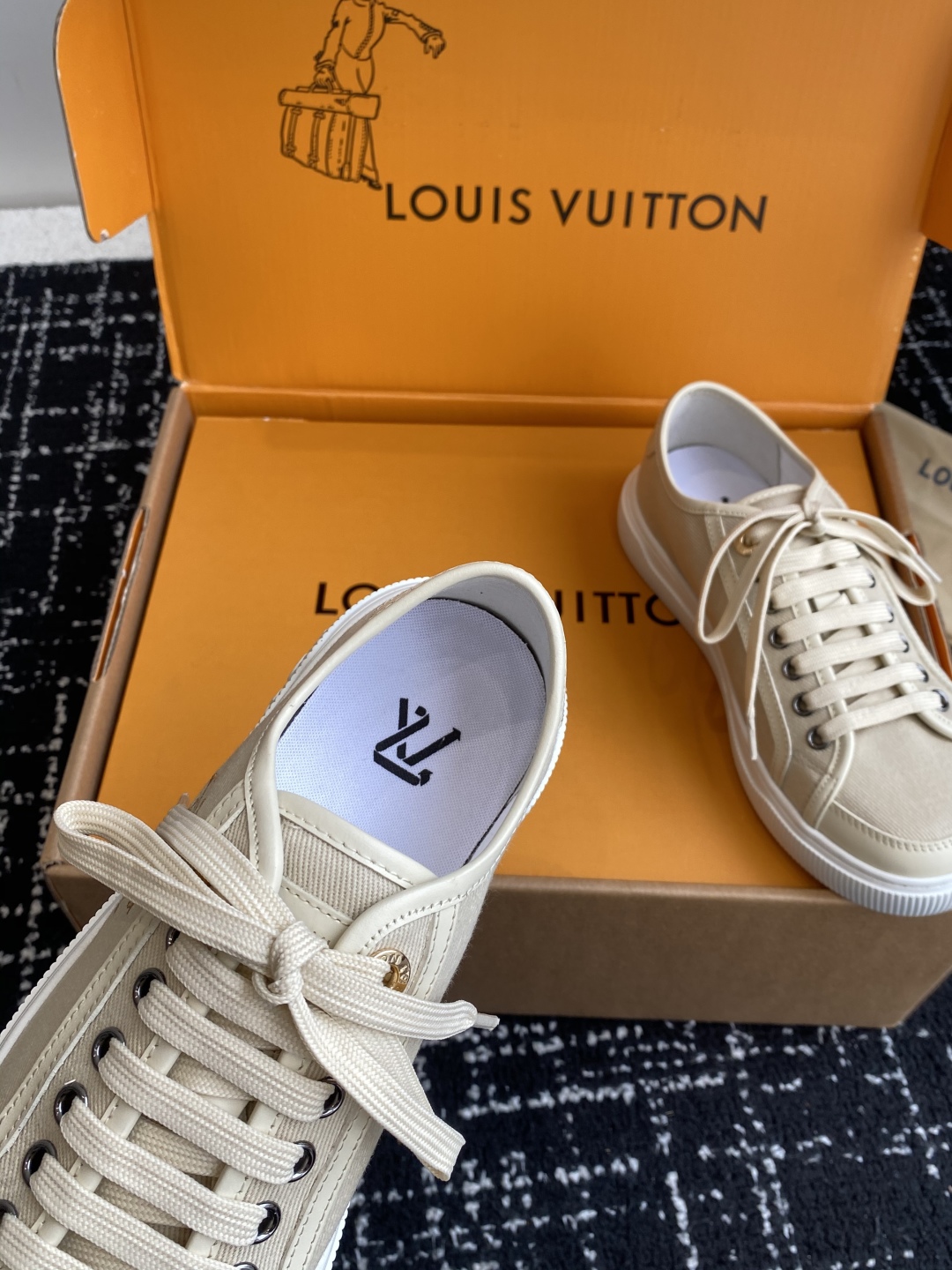 代购级（官网同步✈️盒包装）
Louis Vuitton Lv驴牌25新款Lagoon 运动休闲鞋 帆布
