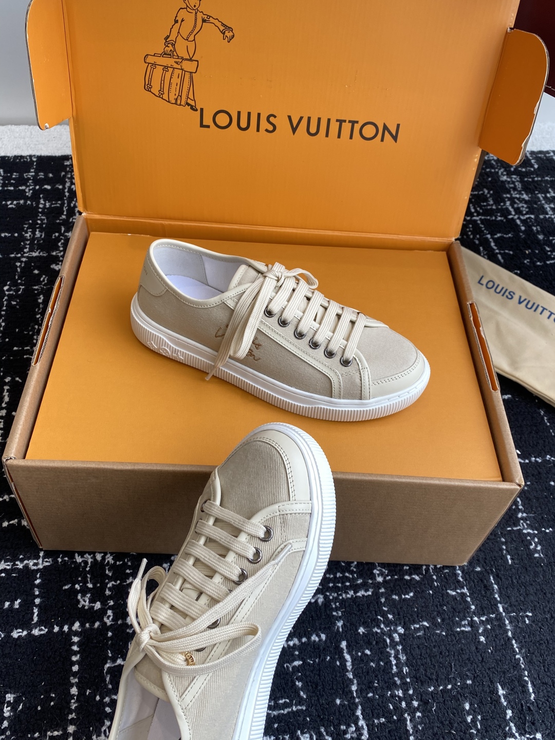代购级（官网同步✈️盒包装）
Louis Vuitton Lv驴牌25新款Lagoon 运动休闲鞋 帆布
