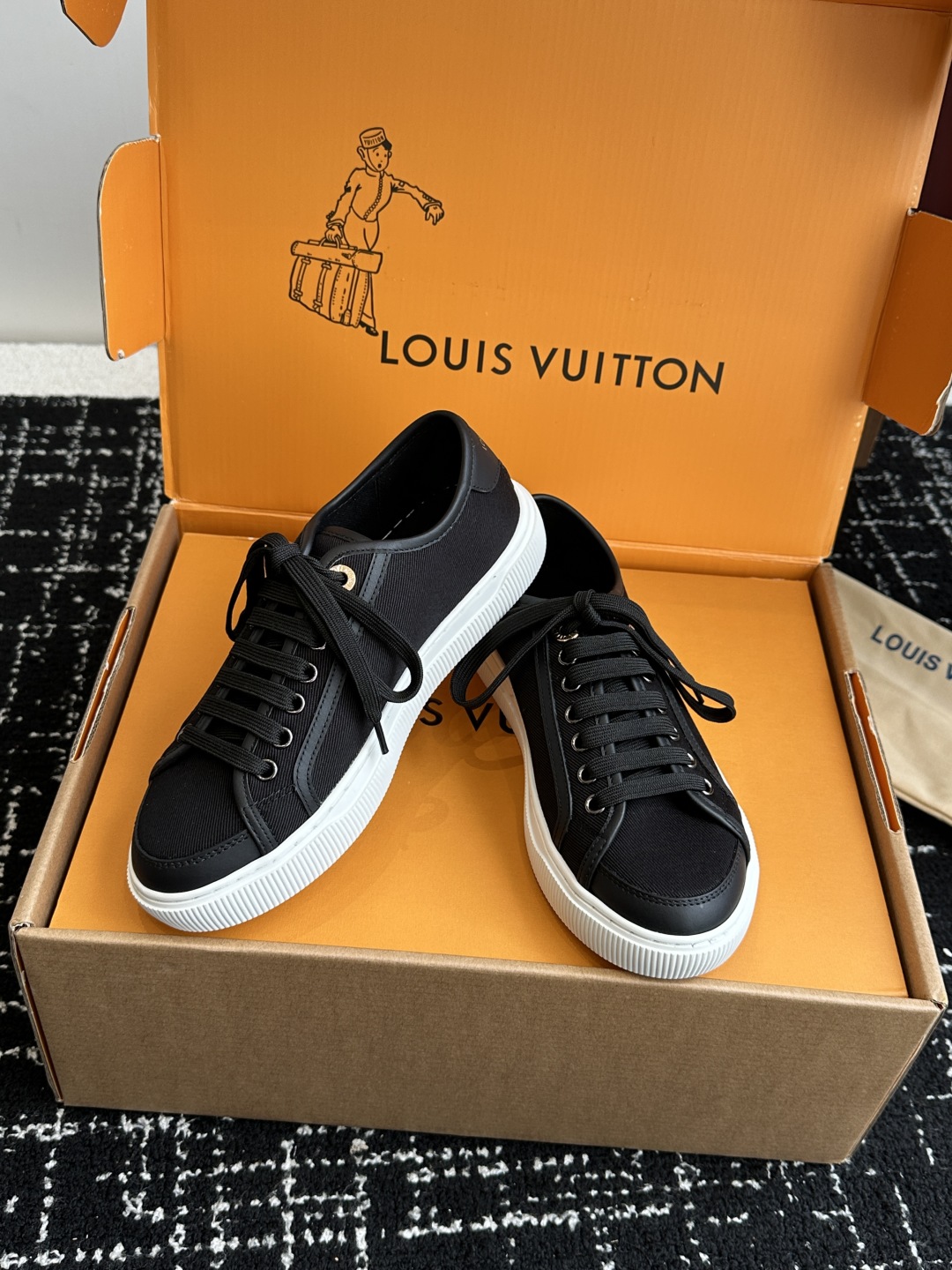 代购级（官网同步✈️盒包装）
Louis Vuitton Lv驴牌25新款Lagoon 运动休闲鞋 帆布