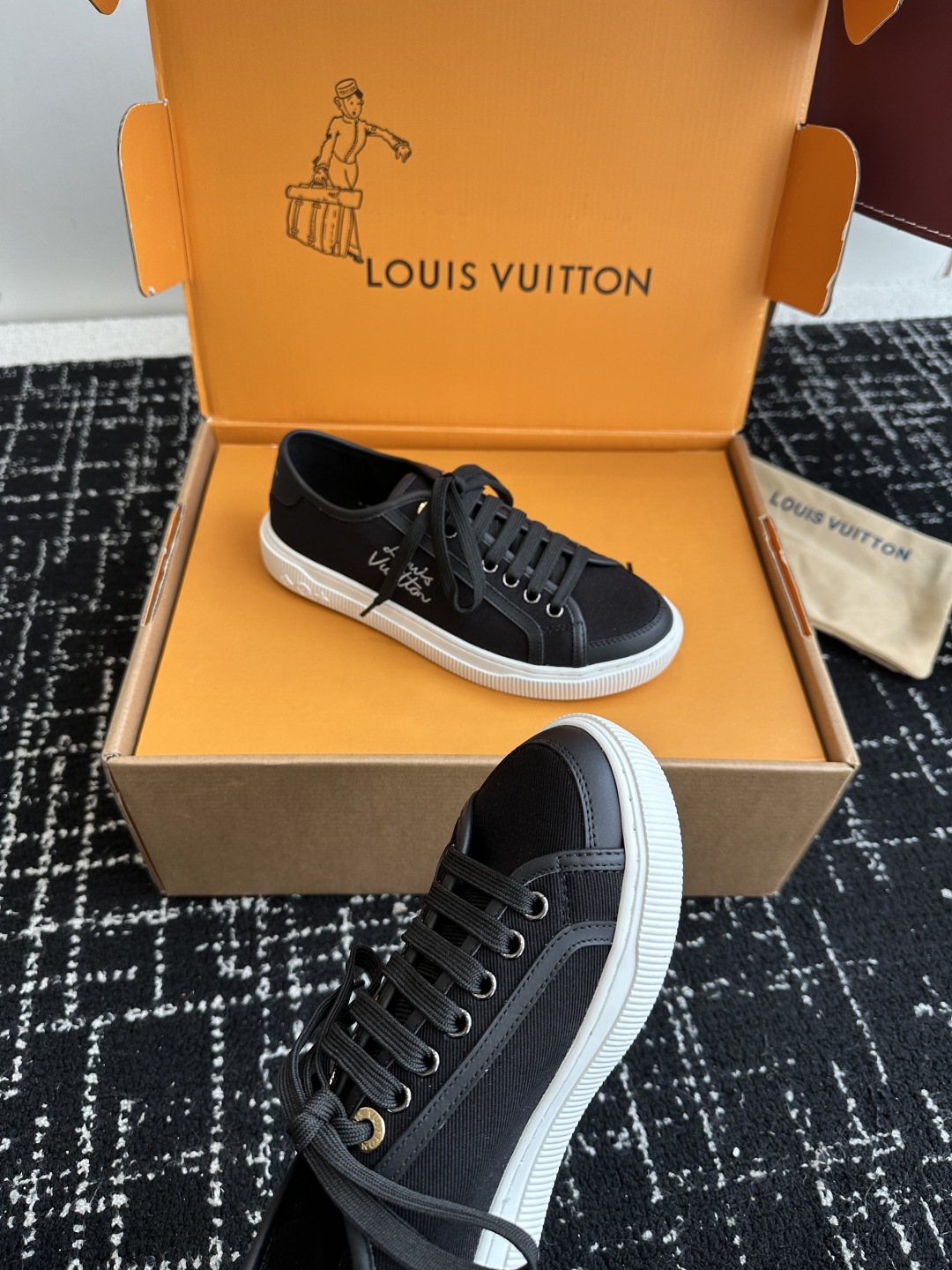 代购级（官网同步✈️盒包装）
Louis Vuitton Lv驴牌25新款Lagoon 运动休闲鞋 帆布