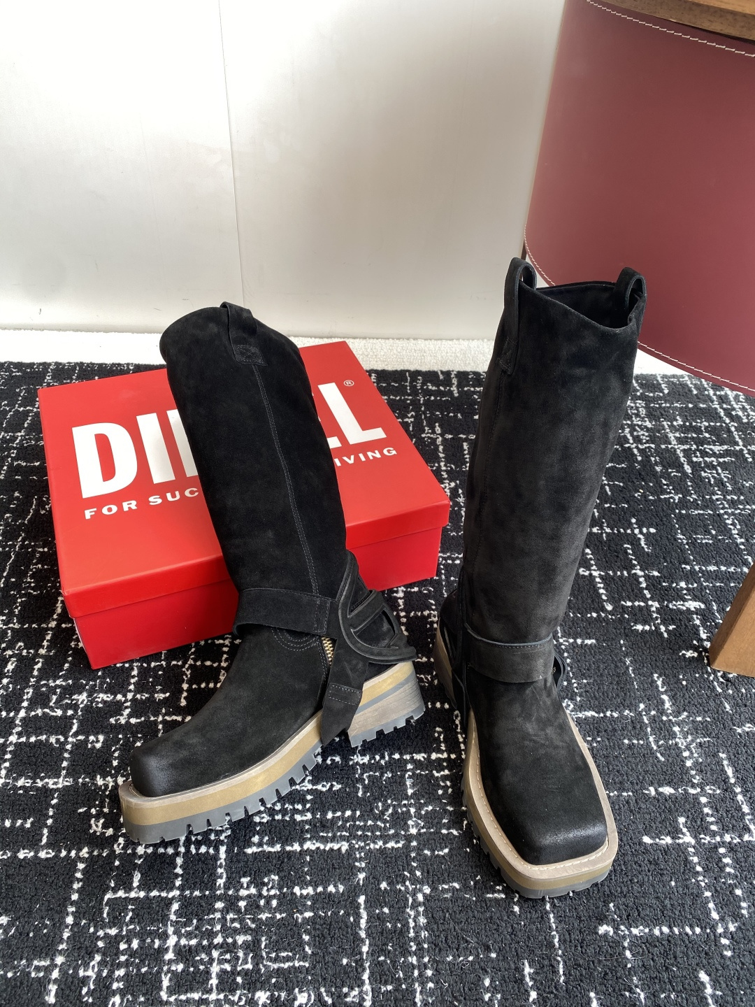 代购级
迪赛Diesel 25ss 秋冬新款 方头 长靴 

超高品质原版开发、无论是楦型、线条、细节、