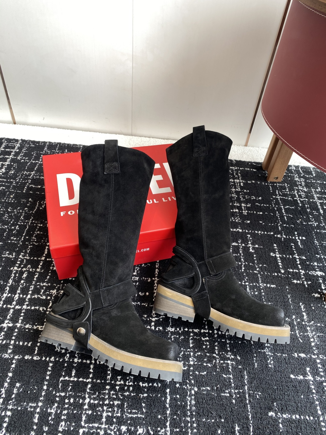 代购级
迪赛Diesel 25ss 秋冬新款 方头 长靴 

超高品质原版开发、无论是楦型、线条、细节、