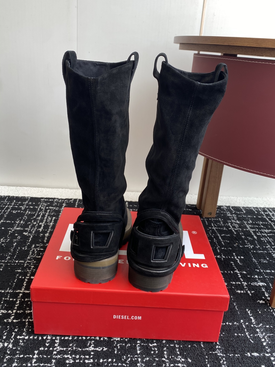 代购级
迪赛Diesel 25ss 秋冬新款 方头 长靴 

超高品质原版开发、无论是楦型、线条、细节、