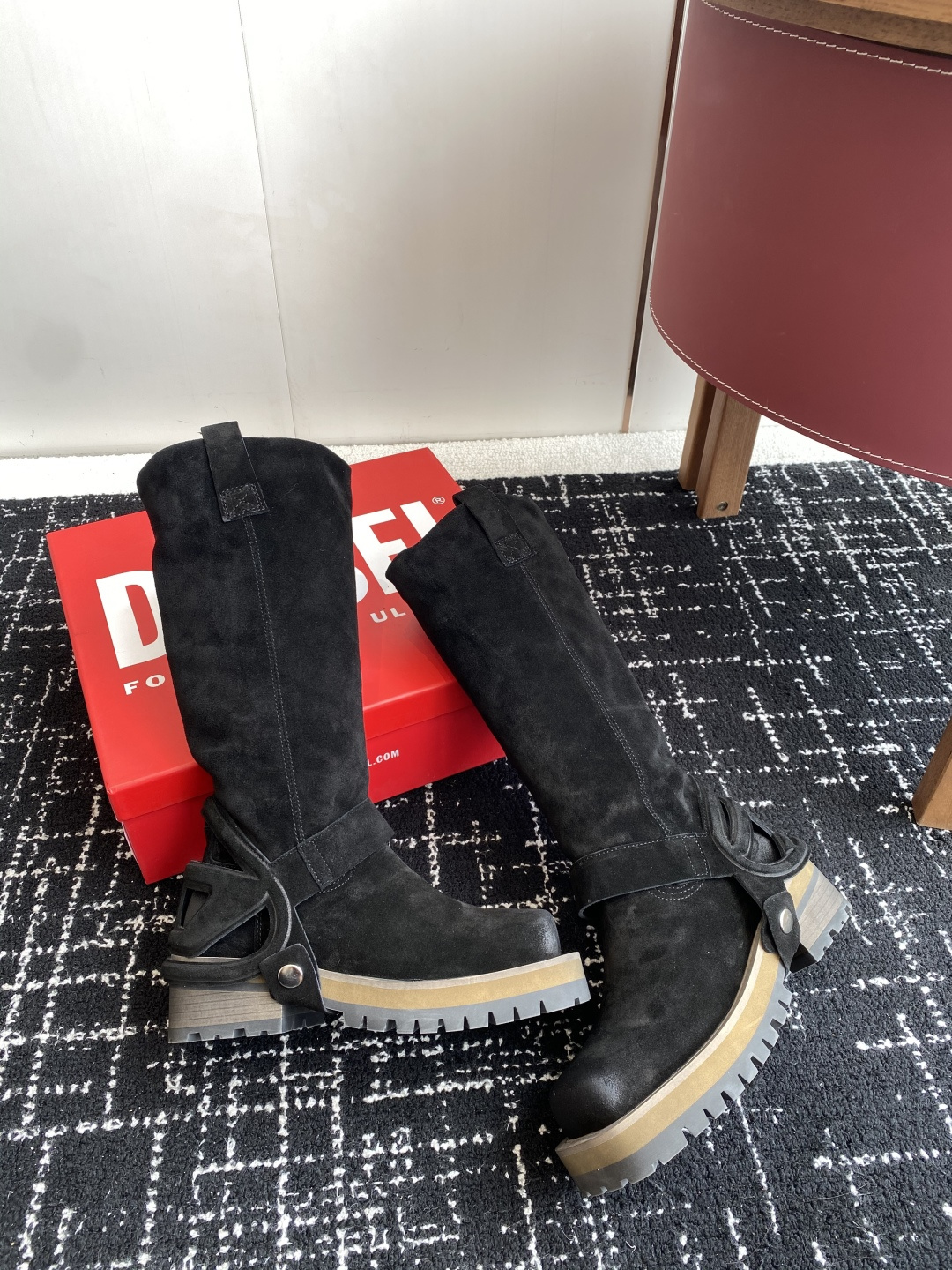 代购级
迪赛Diesel 25ss 秋冬新款 方头 长靴 

超高品质原版开发、无论是楦型、线条、细节、