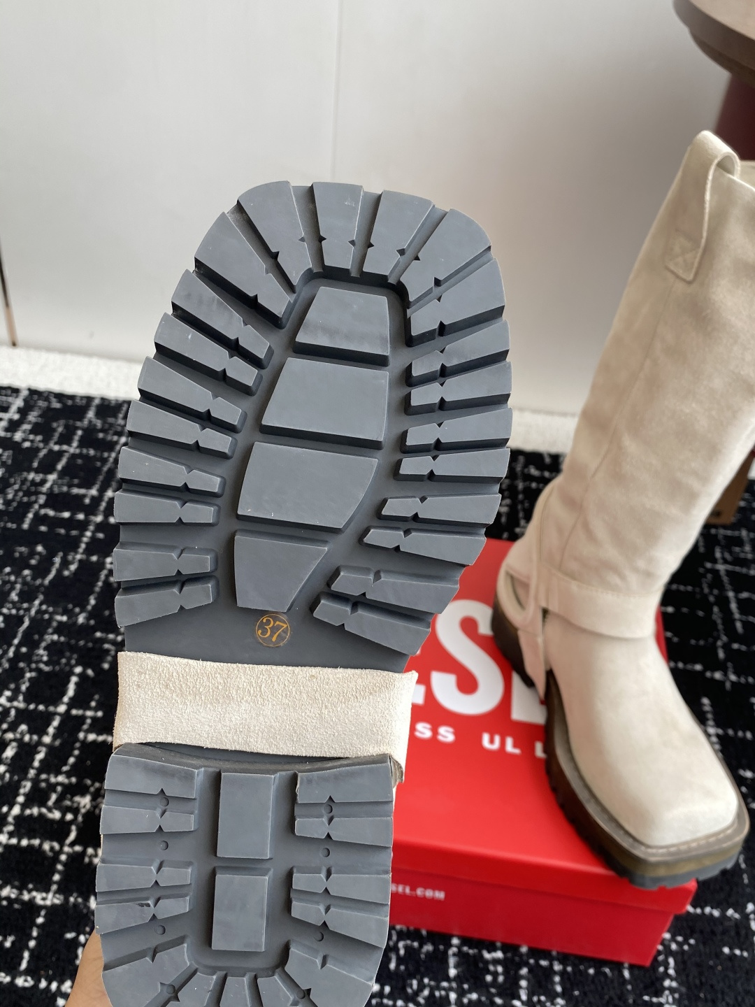 代购级
迪赛Diesel 25ss 秋冬新款 方头 长靴 

超高品质原版开发、无论是楦型、线条、细节、