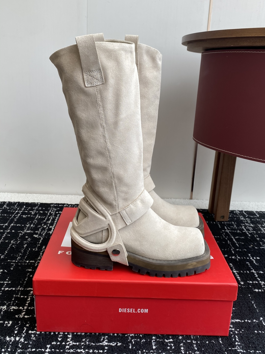 代购级
迪赛Diesel 25ss 秋冬新款 方头 长靴 

超高品质原版开发、无论是楦型、线条、细节、