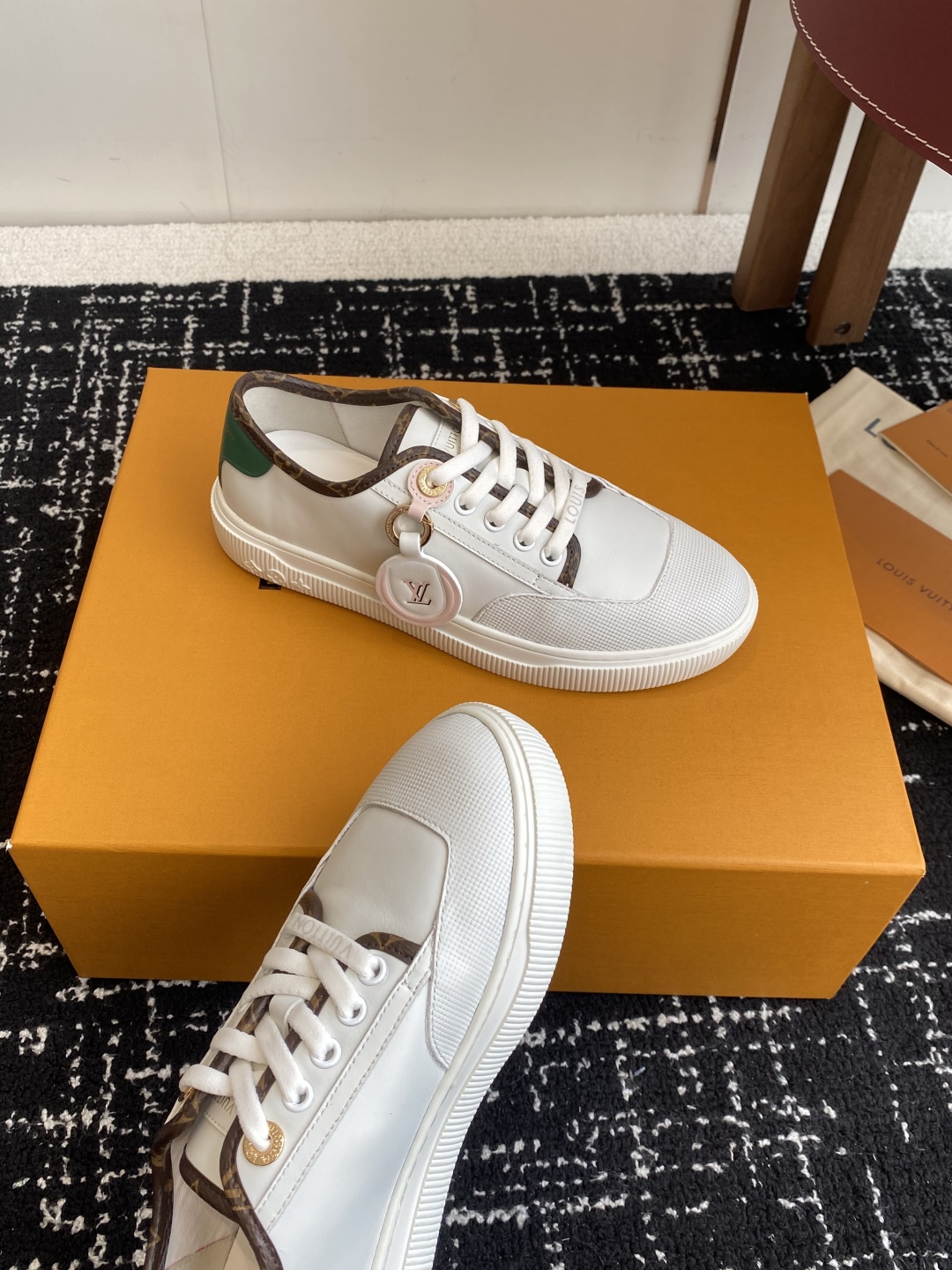 代购级（官网同步✈️盒包装）
Louis Vuitton Lv驴牌25新款Lagoon 运动休闲鞋 帆布