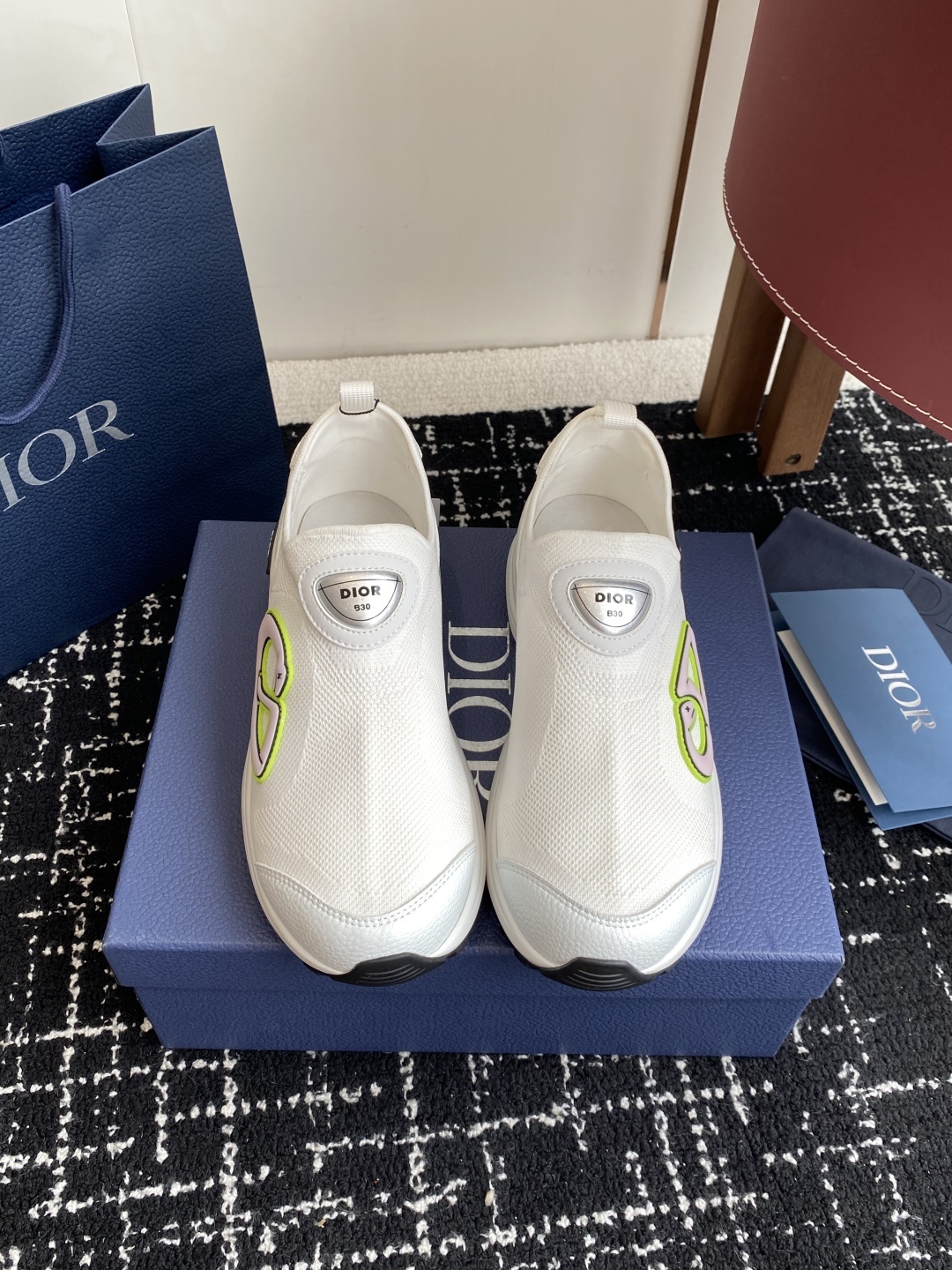 代购级
Dior迪奥 飞织印花 系列 Countdown 飞织 男款休闲运动鞋
时尚而富有运动风范 套穿