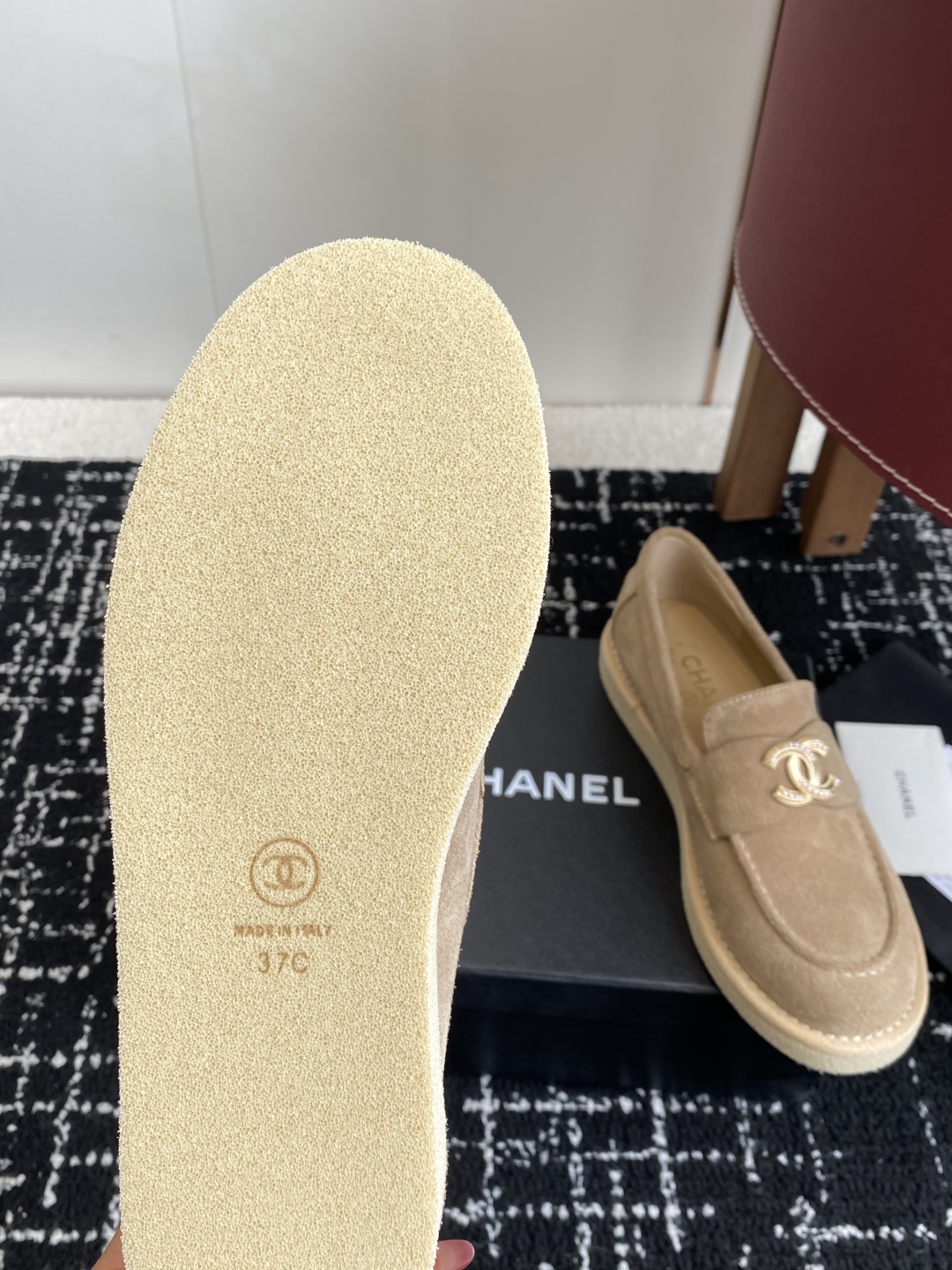 代购级
Chanel 25ss 小香 新款 双C款 乐福鞋春夏香家必备爆款

香奶奶新品乐福鞋 设计简约