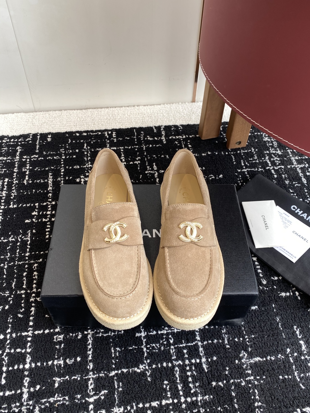 代购级
Chanel 25ss 小香 新款 双C款 乐福鞋春夏香家必备爆款

香奶奶新品乐福鞋 设计简约