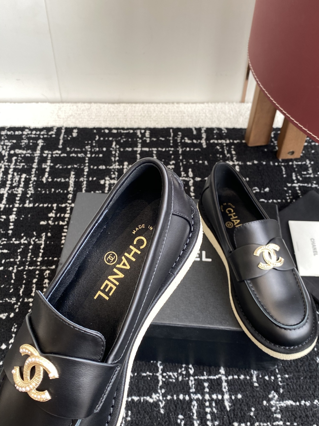 代购级
Chanel 25ss 小香 新款 双C款 乐福鞋春夏香家必备爆款

香奶奶新品乐福鞋 设计简约