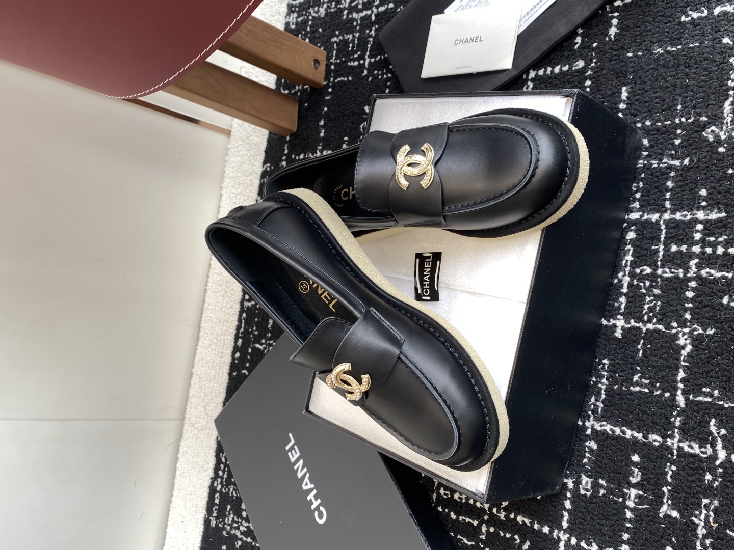 代购级
Chanel 25ss 小香 新款 双C款 乐福鞋春夏香家必备爆款

香奶奶新品乐福鞋 设计简约