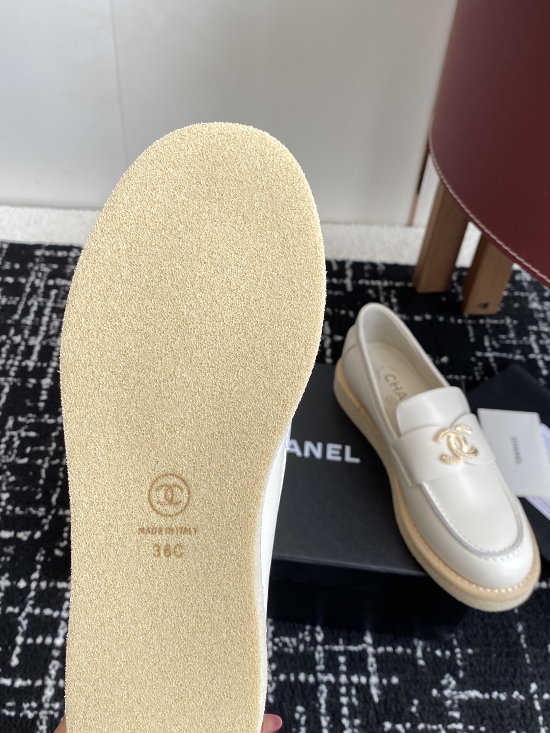 代购级
Chanel 25ss 小香 新款 双C款 乐福鞋春夏香家必备爆款

香奶奶新品乐福鞋 设计简约