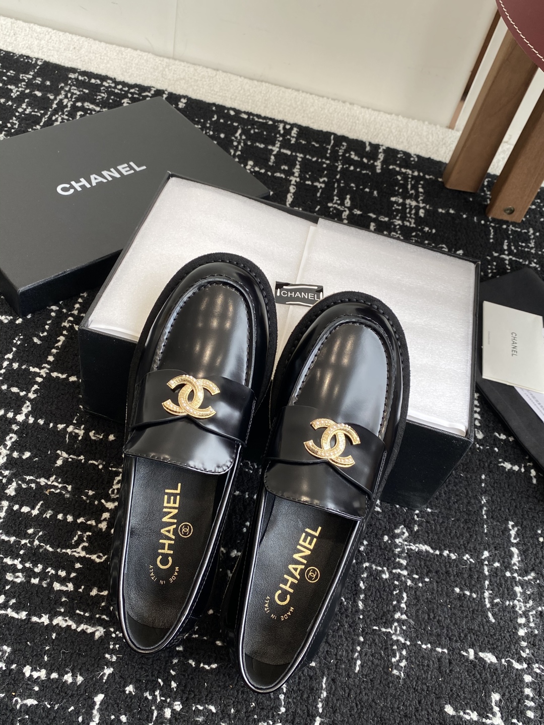 代购级
Chanel 25ss 小香 新款 双C款 乐福鞋春夏香家必备爆款

香奶奶新品乐福鞋 设计简约