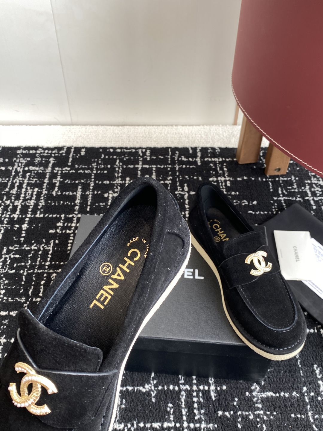 代购级
Chanel 25ss 小香 新款 双C款 乐福鞋春夏香家必备爆款

香奶奶新品乐福鞋 设计简约