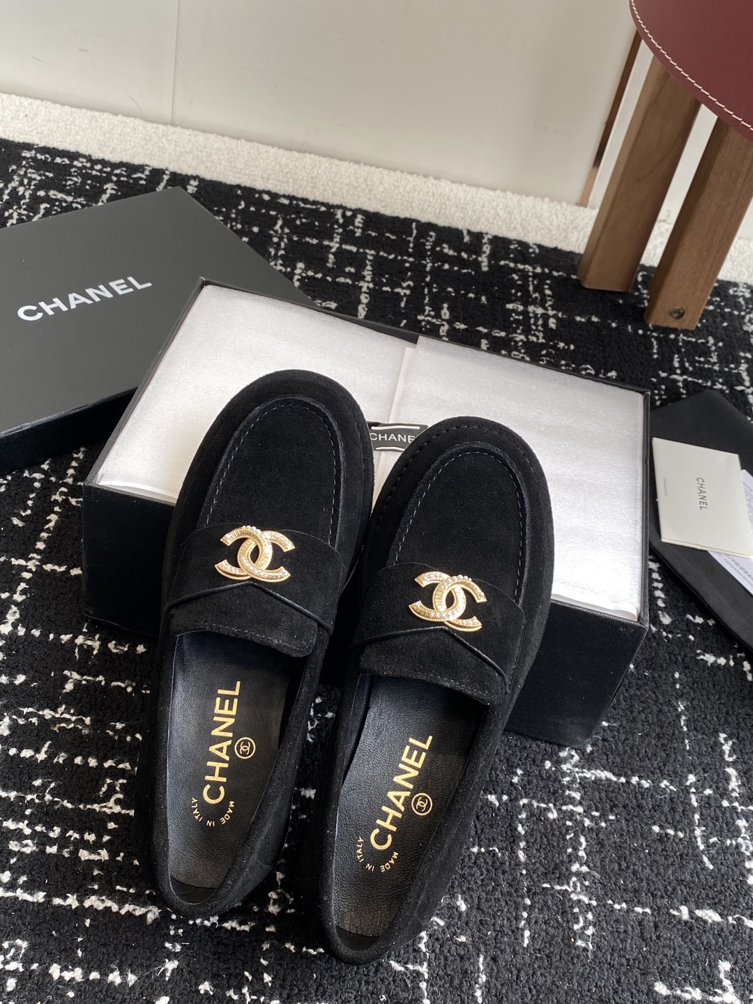 代购级
Chanel 25ss 小香 新款 双C款 乐福鞋春夏香家必备爆款

香奶奶新品乐福鞋 设计简约