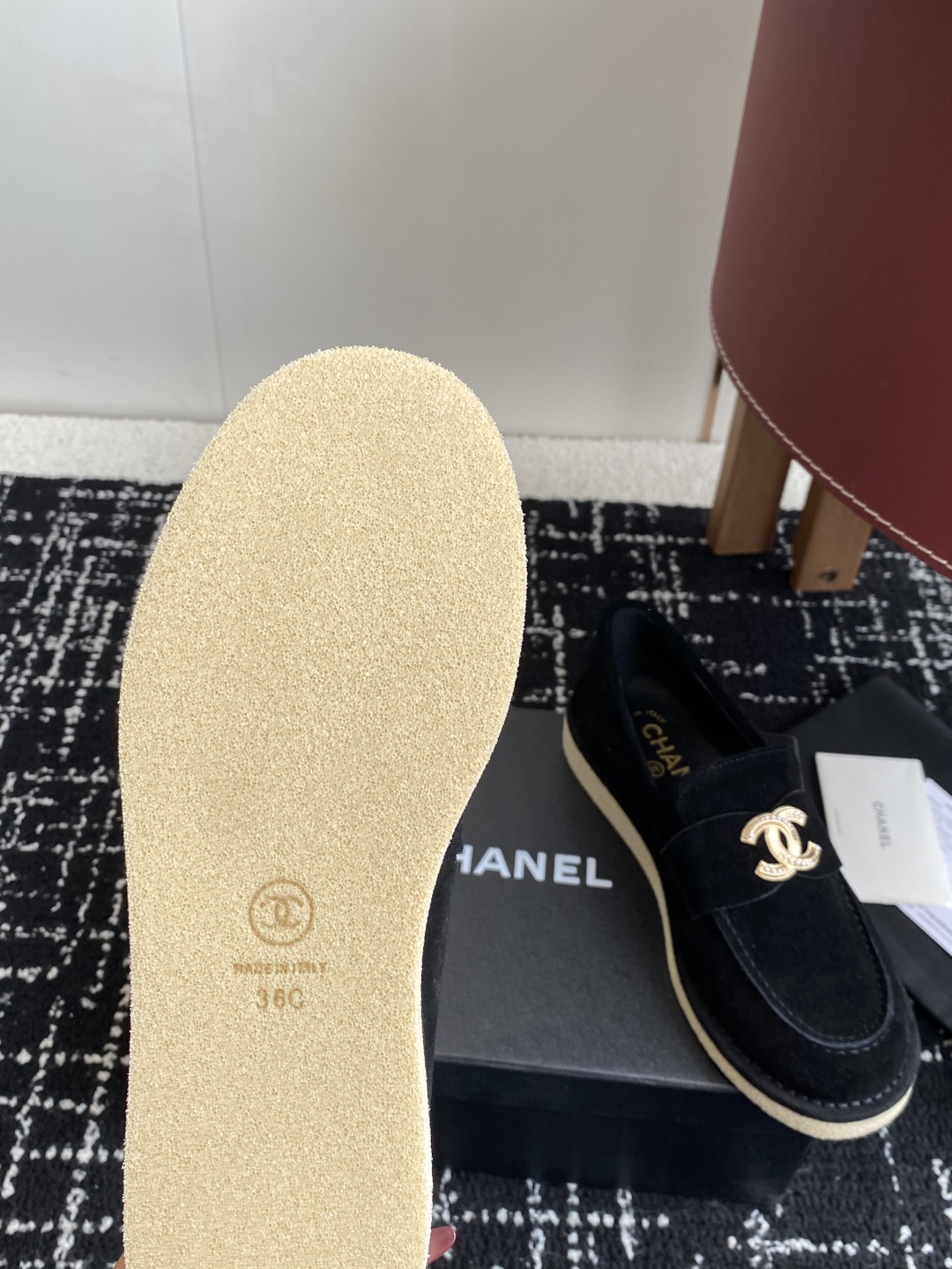 代购级
Chanel 25ss 小香 新款 双C款 乐福鞋春夏香家必备爆款

香奶奶新品乐福鞋 设计简约
