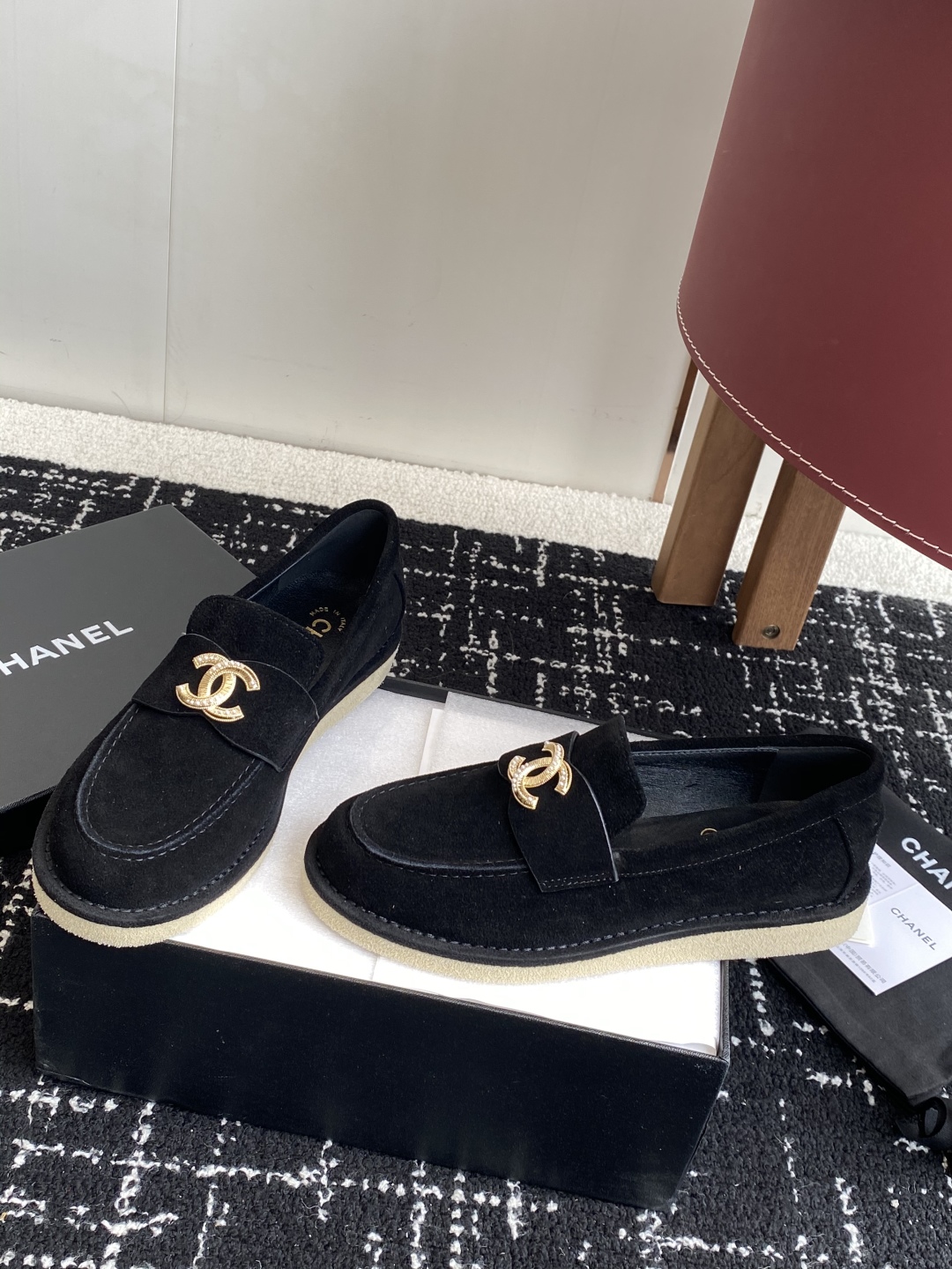 代购级
Chanel 25ss 小香 新款 双C款 乐福鞋春夏香家必备爆款

香奶奶新品乐福鞋 设计简约