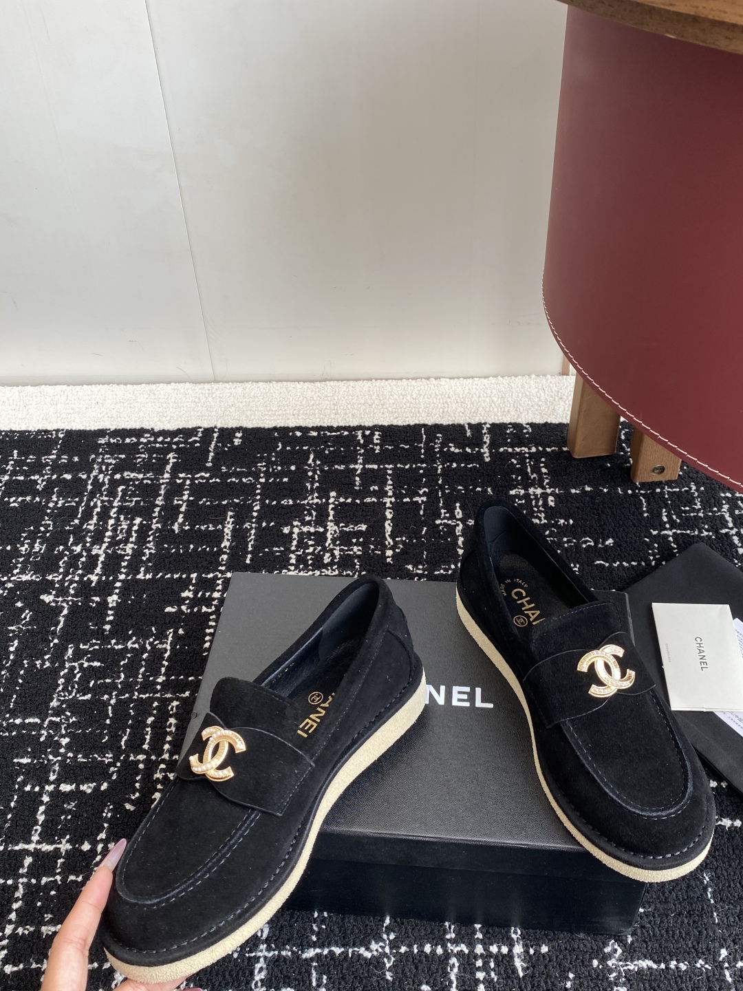 代购级
Chanel 25ss 小香 新款 双C款 乐福鞋春夏香家必备爆款

香奶奶新品乐福鞋 设计简约