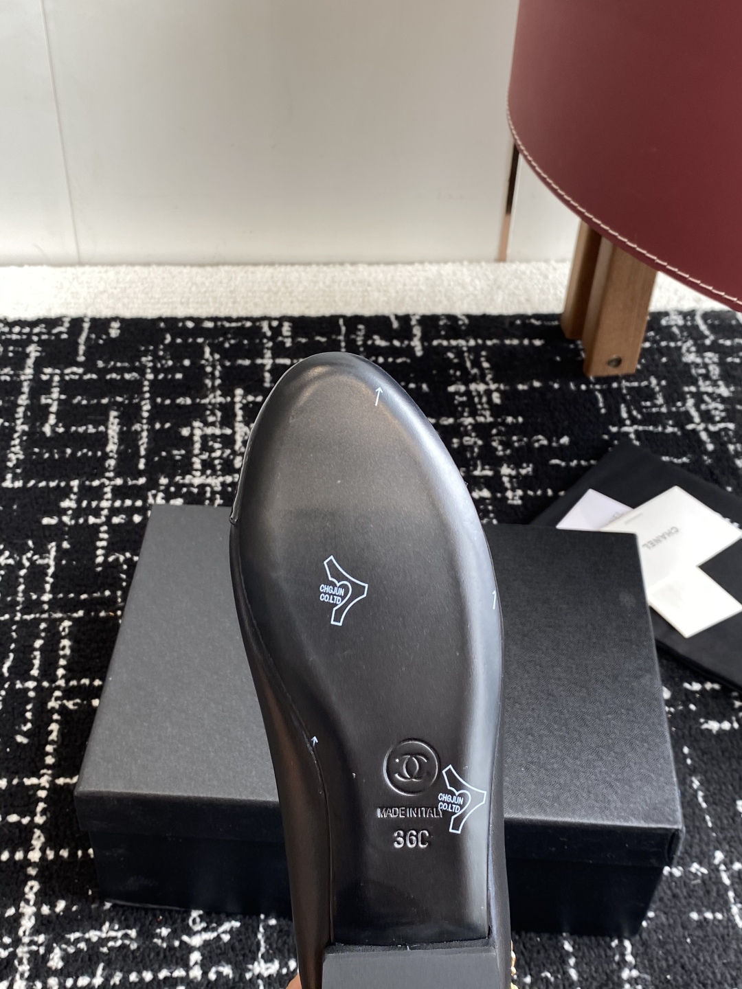 代购级
Chanel 25ss 春夏系列 玛丽珍 芭蕾舞鞋

非常火的大双C设计手工车线非常耗时耗力
独