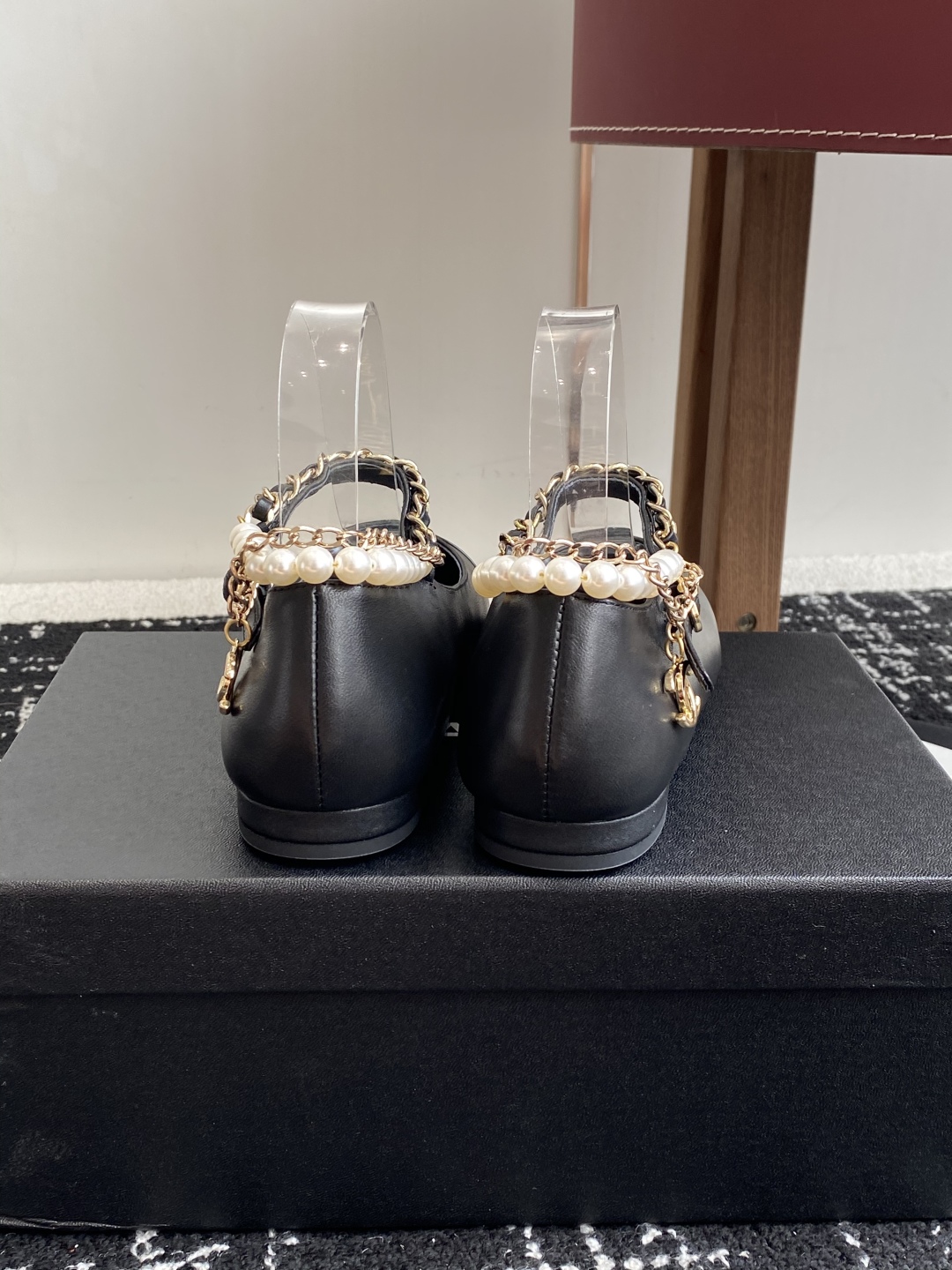 代购级
Chanel 25ss 春夏系列 玛丽珍 芭蕾舞鞋

非常火的大双C设计手工车线非常耗时耗力
独