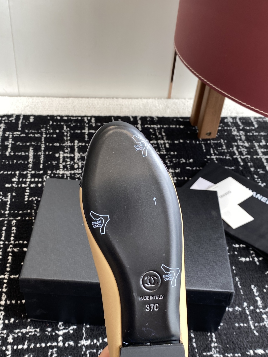 代购级
Chanel 25ss 春夏系列 玛丽珍 芭蕾舞鞋

非常火的大双C设计手工车线非常耗时耗力
独