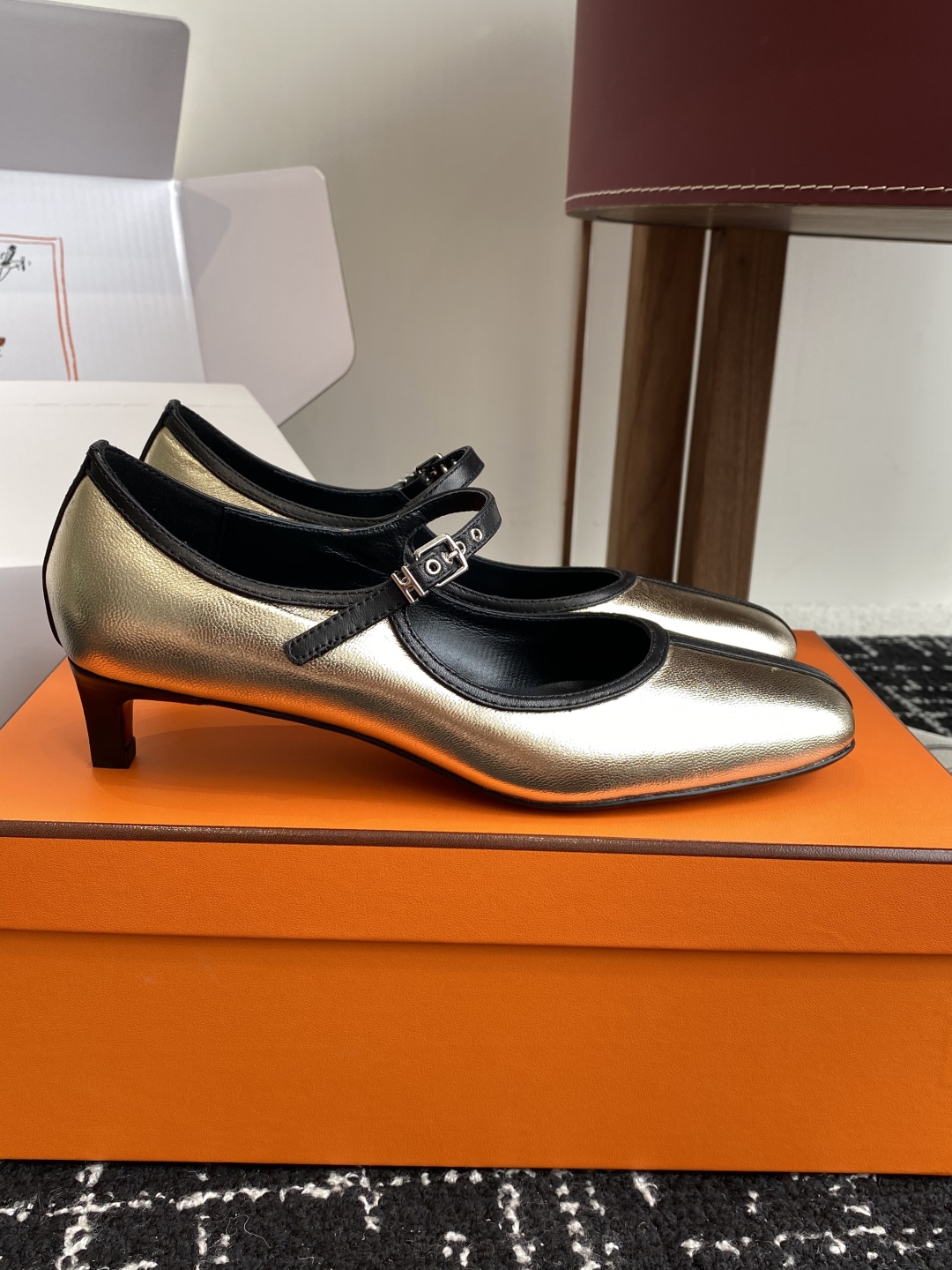 东莞代购级（官网同步✈️飞机盒包装）
爱马仕Hermes 25ss 春夏新品 矮跟 玛丽珍无疑是近年来爆