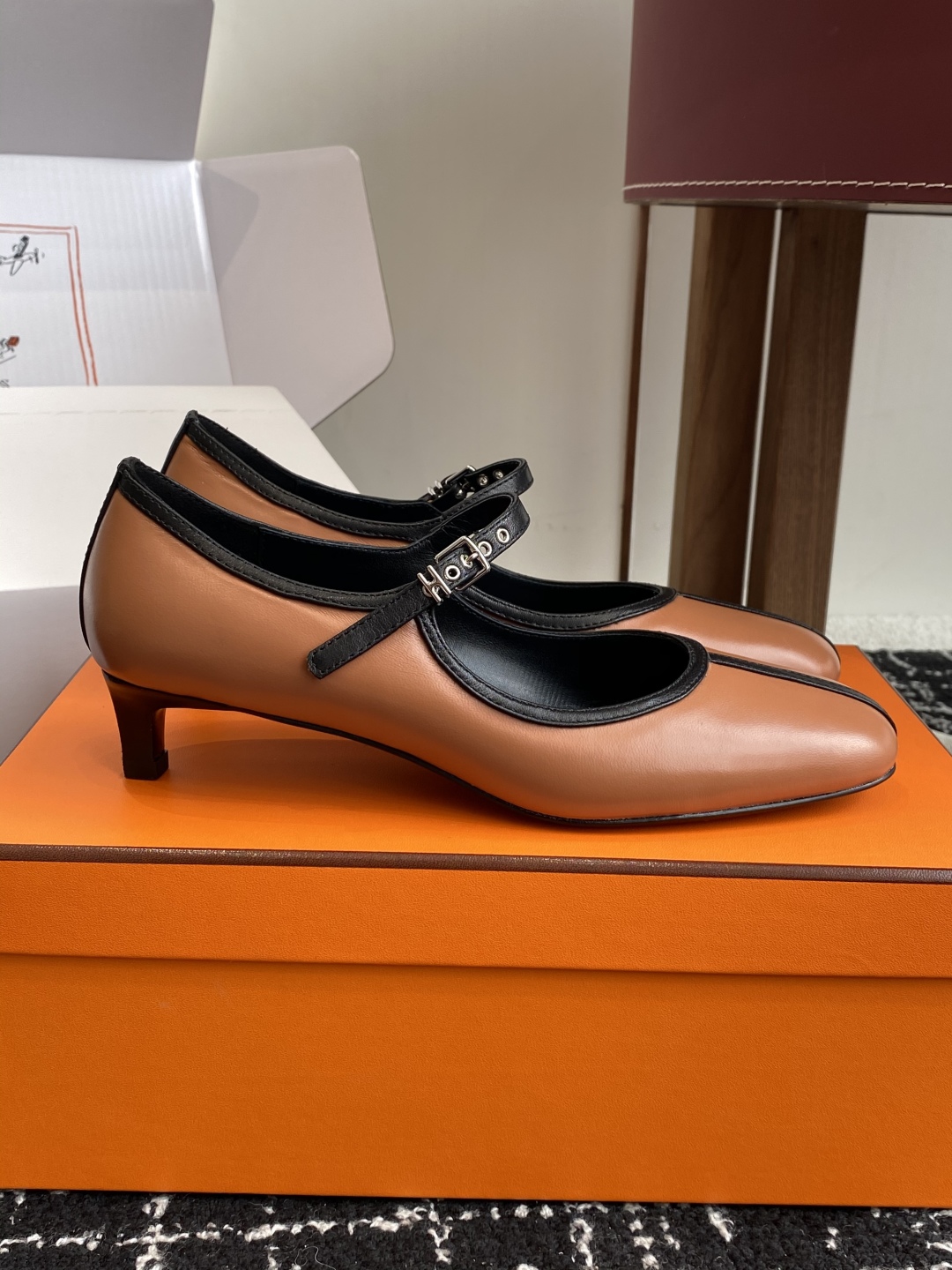 东莞代购级（官网同步✈️飞机盒包装）
爱马仕Hermes 25ss 春夏新品 矮跟 玛丽珍无疑是近年来爆