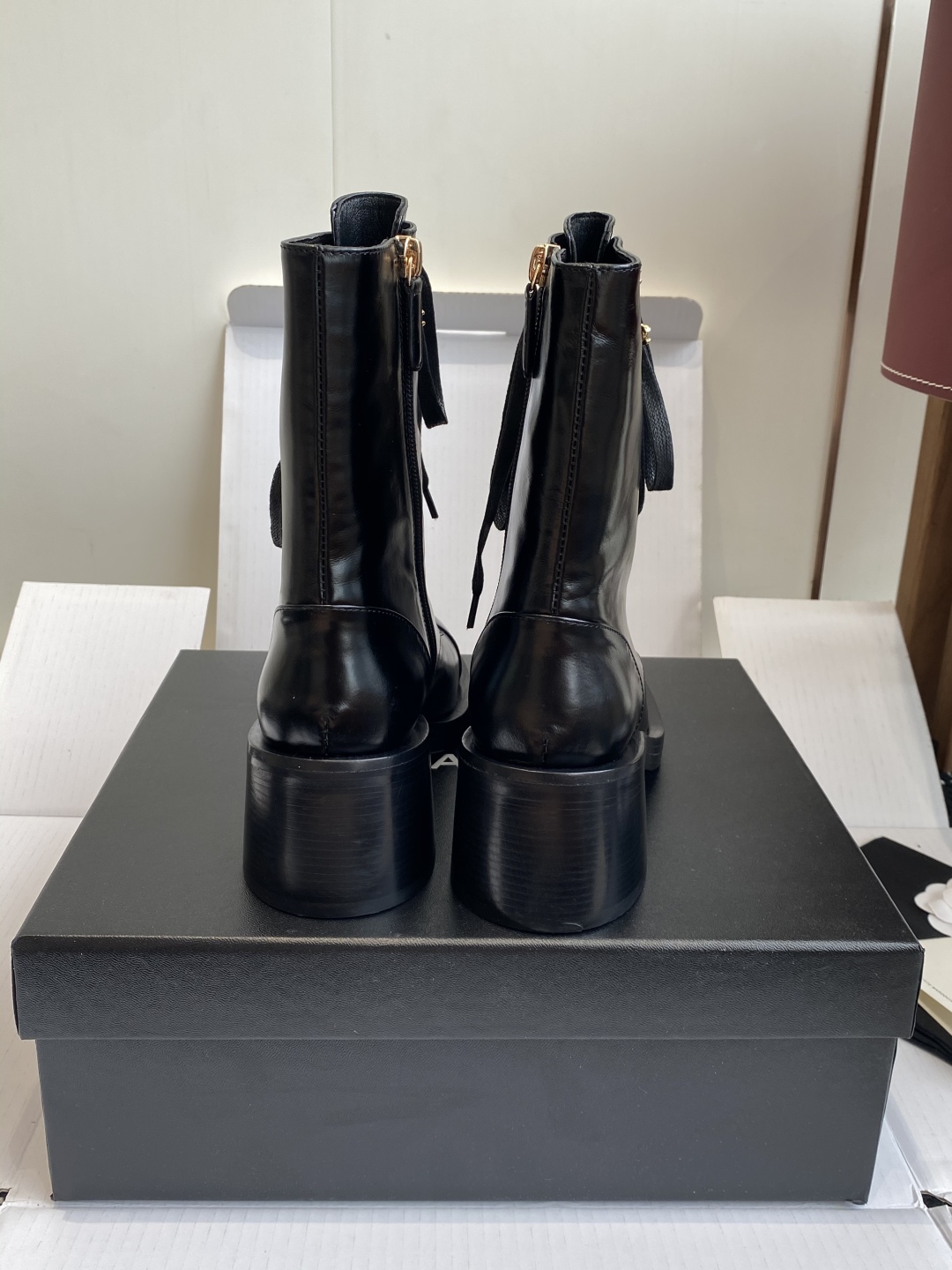 代购级（官网同步✈️盒包装）
CHANEL 小香25ss 年秋冬新品， 圆头厚底增马丁靴

超级好穿又百