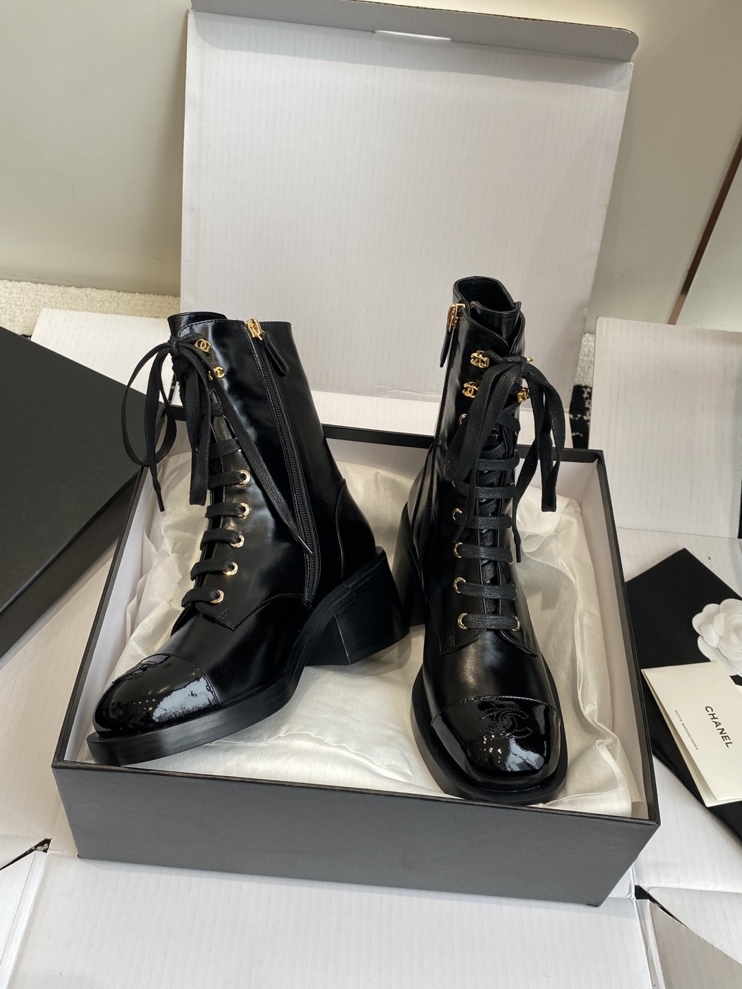 代购级（官网同步✈️盒包装）
CHANEL 小香25ss 年秋冬新品， 圆头厚底增马丁靴

超级好穿又百