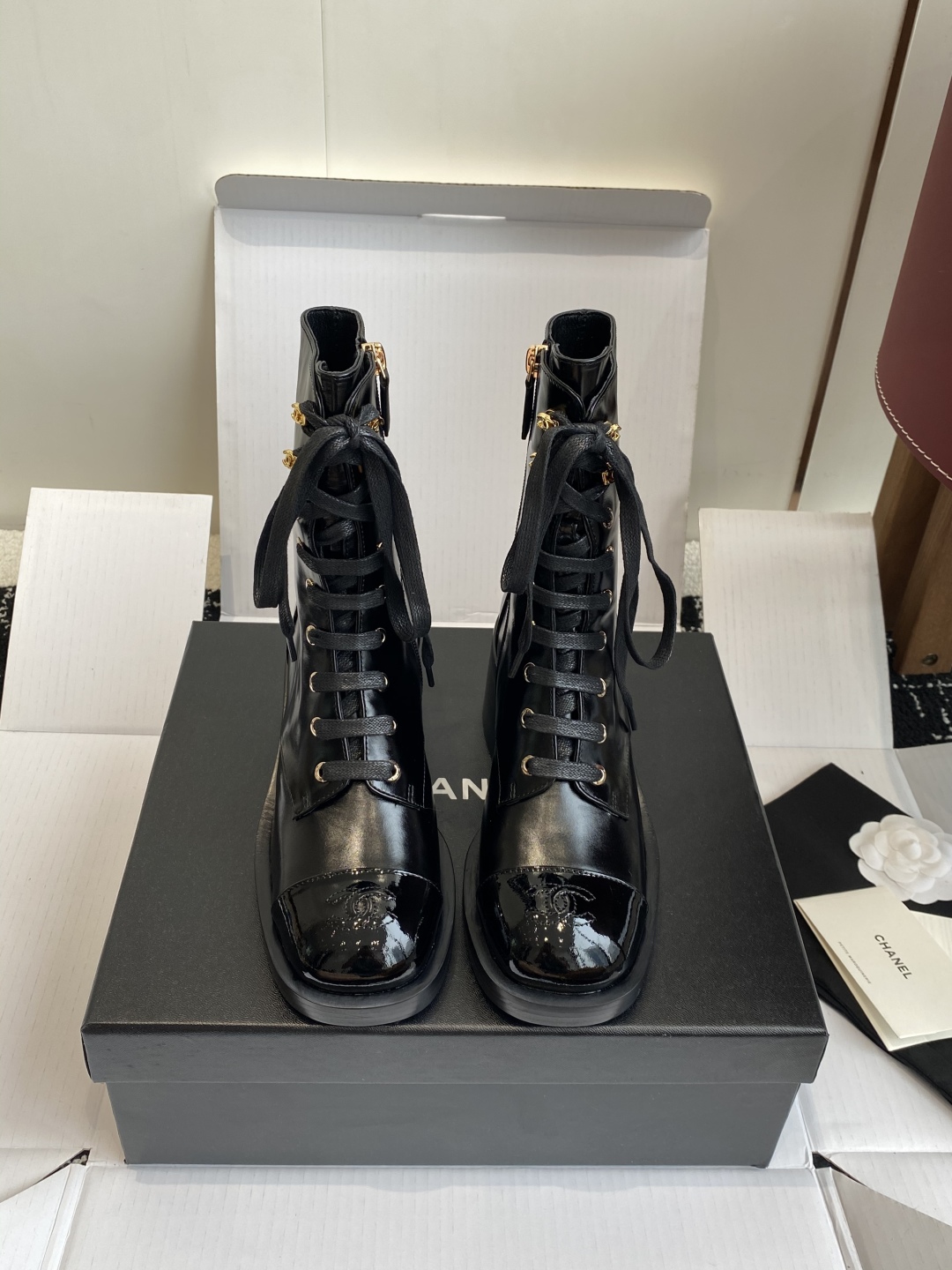 代购级（官网同步✈️盒包装）
CHANEL 小香25ss 年秋冬新品， 圆头厚底增马丁靴

超级好穿又百