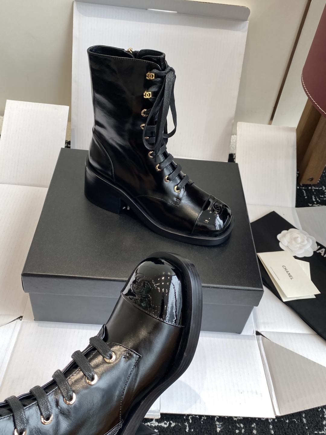 代购级（官网同步✈️盒包装）
CHANEL 小香25ss 年秋冬新品， 圆头厚底增马丁靴

超级好穿又百