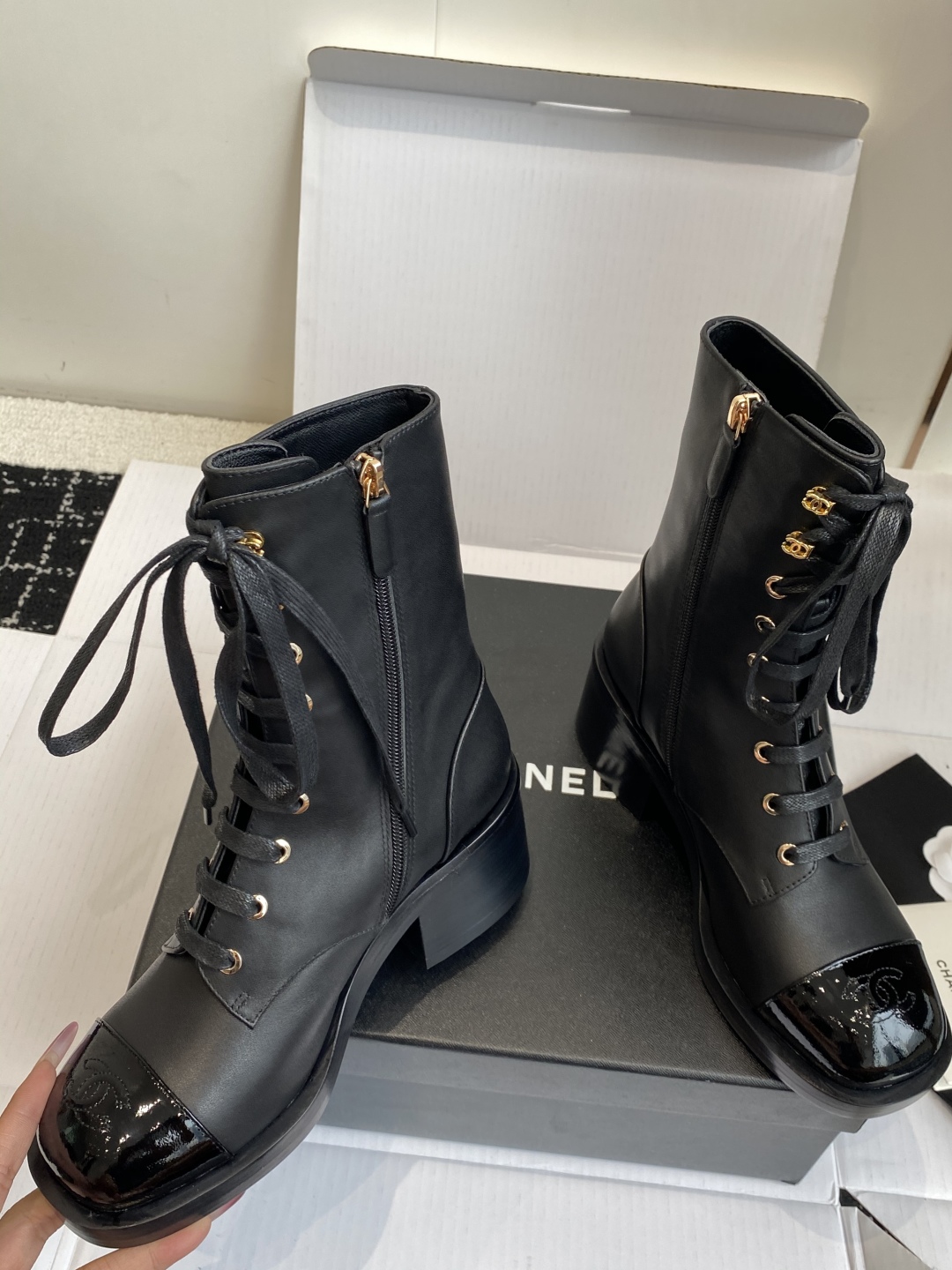 代购级（官网同步✈️盒包装）
CHANEL 小香25ss 年秋冬新品， 圆头厚底增马丁靴

超级好穿又百