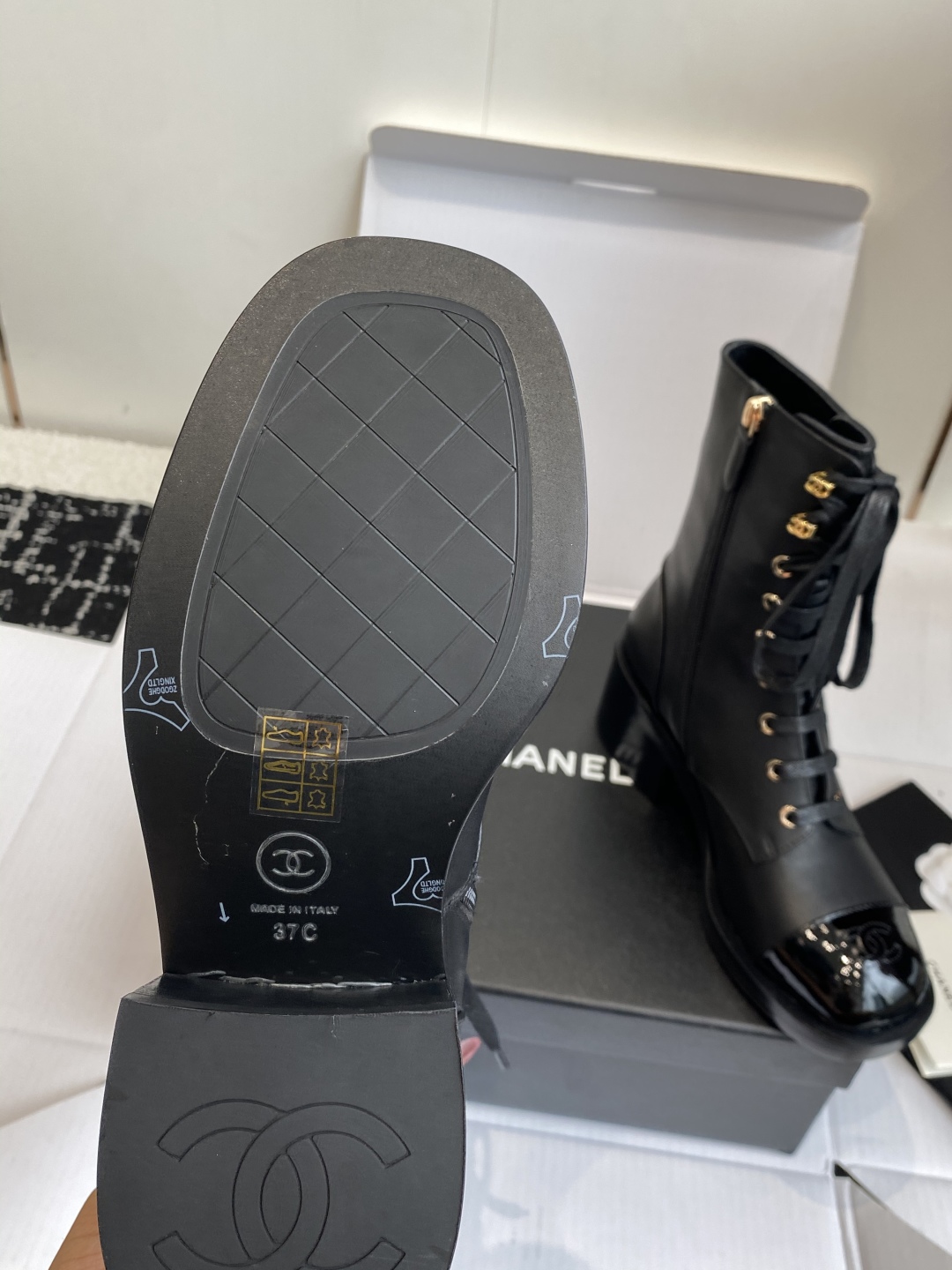 代购级（官网同步✈️盒包装）
CHANEL 小香25ss 年秋冬新品， 圆头厚底增马丁靴

超级好穿又百