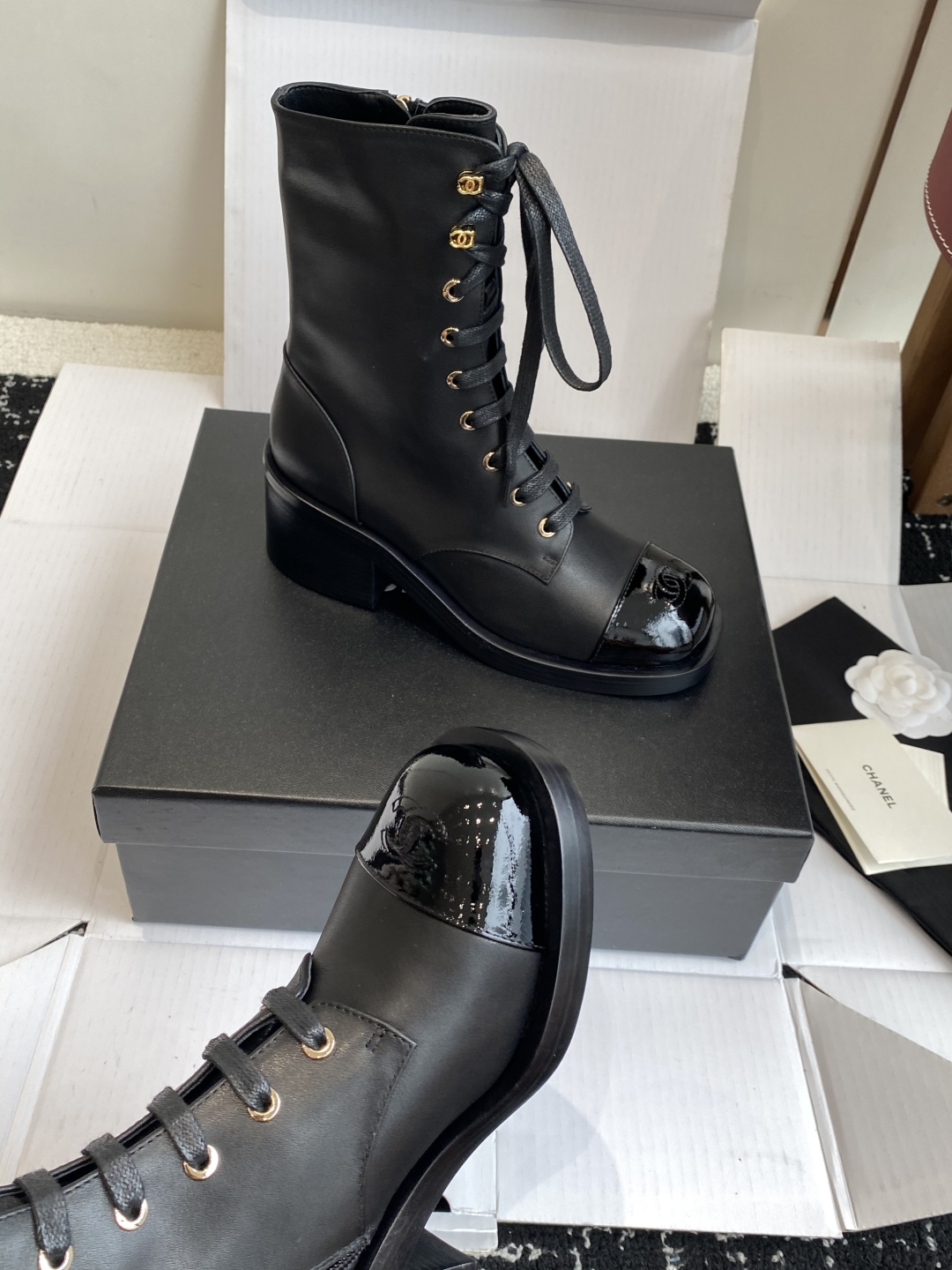代购级（官网同步✈️盒包装）
CHANEL 小香25ss 年秋冬新品， 圆头厚底增马丁靴

超级好穿又百