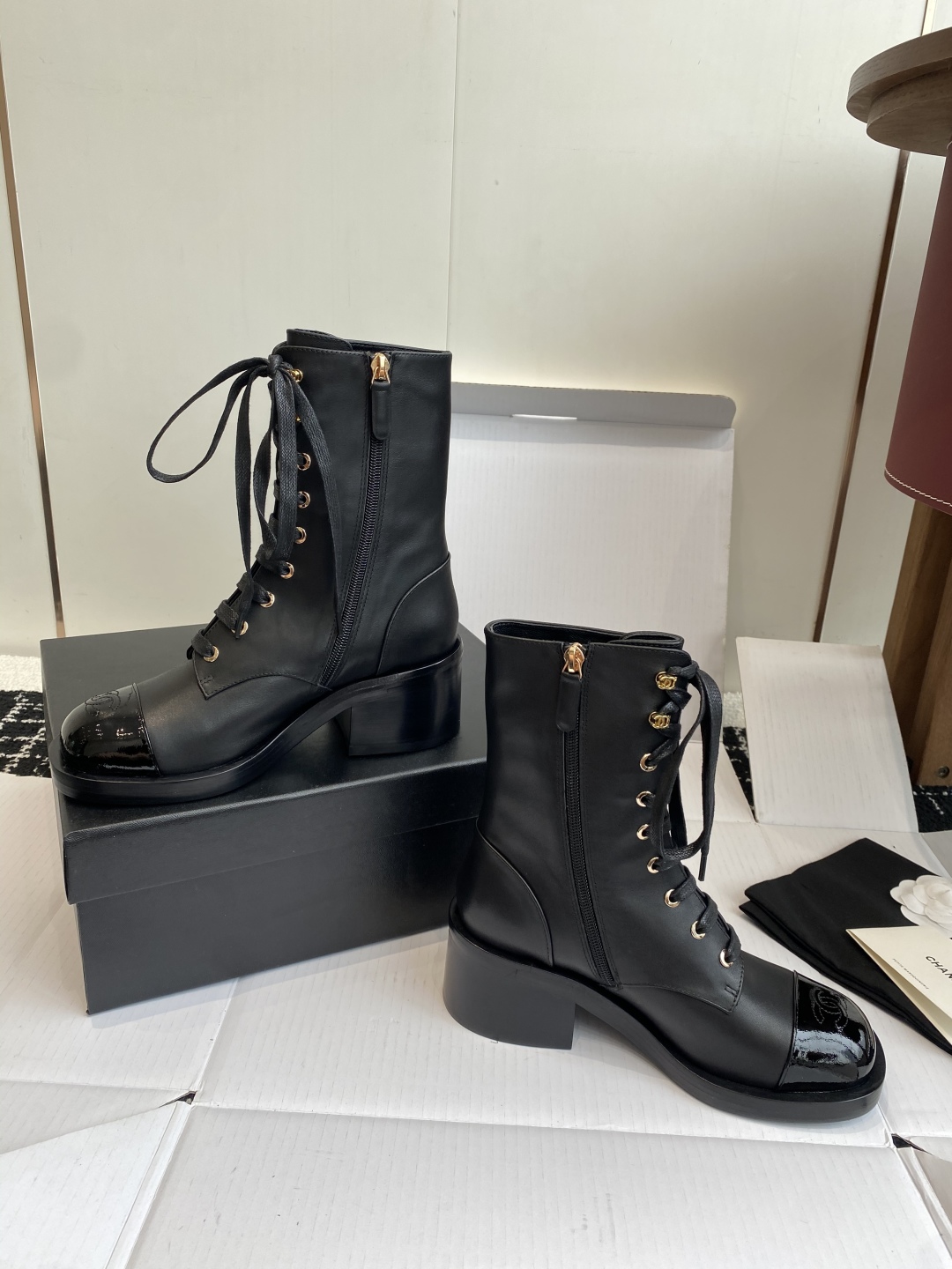 代购级（官网同步✈️盒包装）
CHANEL 小香25ss 年秋冬新品， 圆头厚底增马丁靴

超级好穿又百