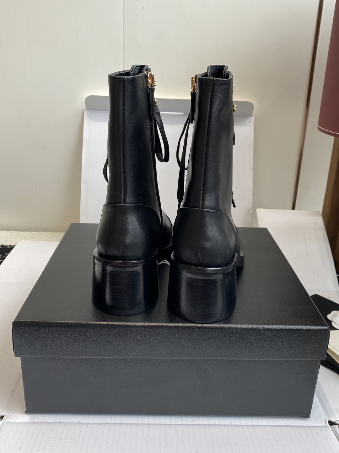 代购级（官网同步✈️盒包装）
CHANEL 小香25ss 年秋冬新品， 圆头厚底增马丁靴

超级好穿又百