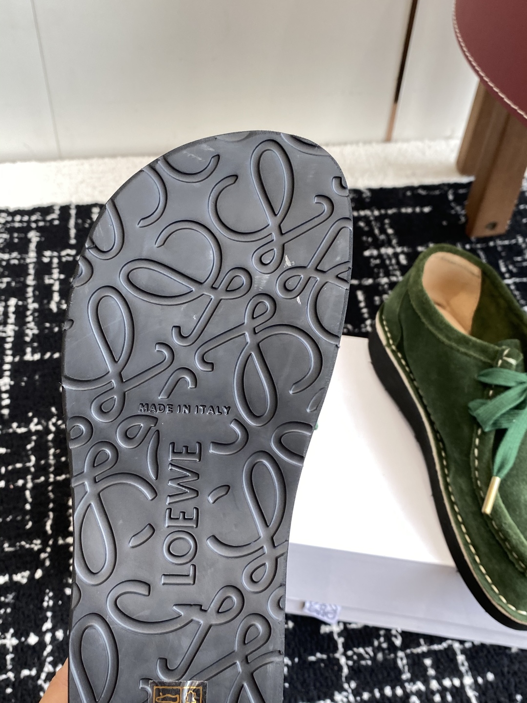 LOEWE 罗意威 25秋冬新款乐福鞋 短靴 新品 实力来袭 
圆头圆脑的鞋头可可爱爱 一鞋两穿 后跟可