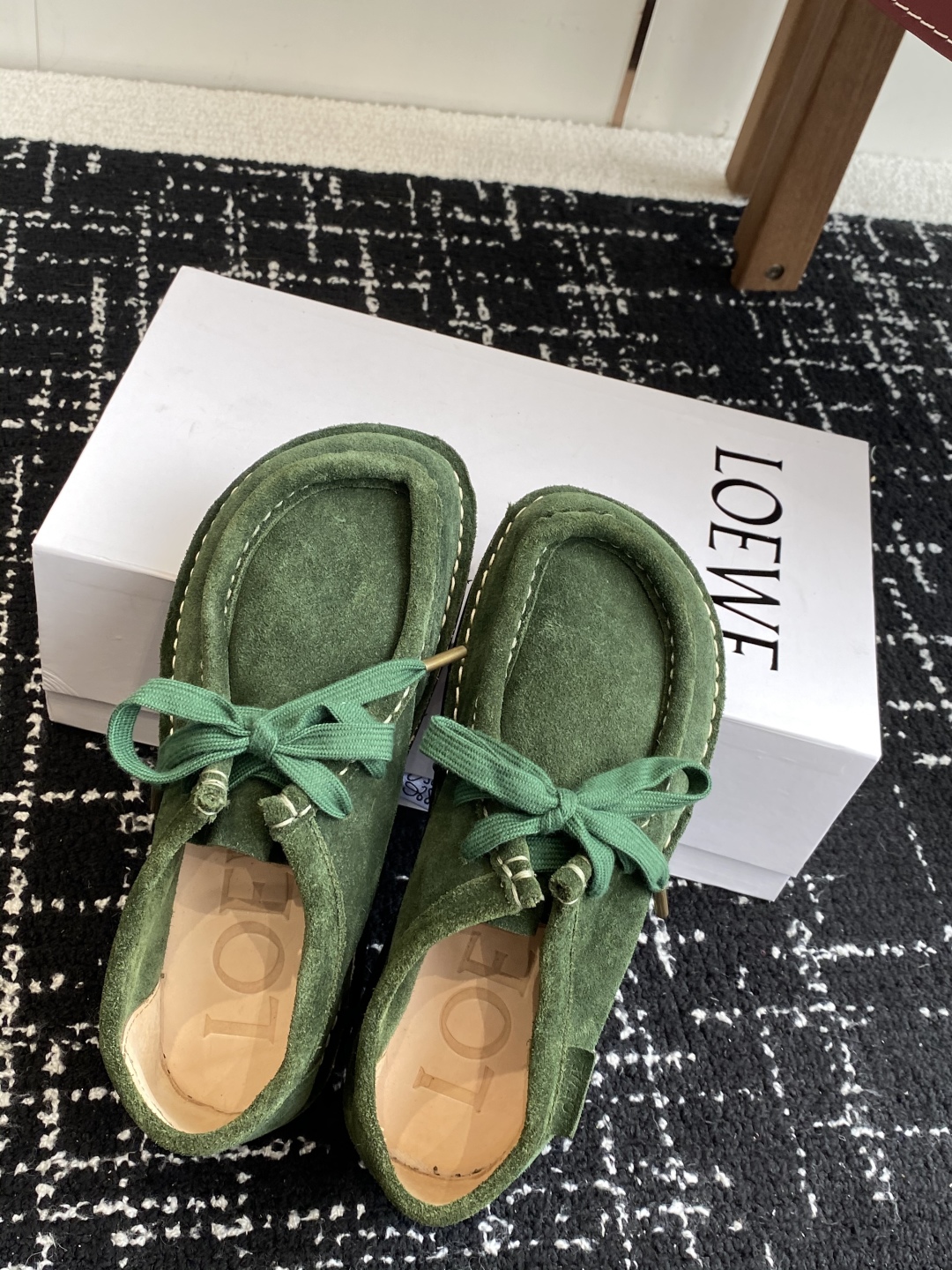 LOEWE 罗意威 25秋冬新款乐福鞋 短靴 新品 实力来袭 
圆头圆脑的鞋头可可爱爱 一鞋两穿 后跟可