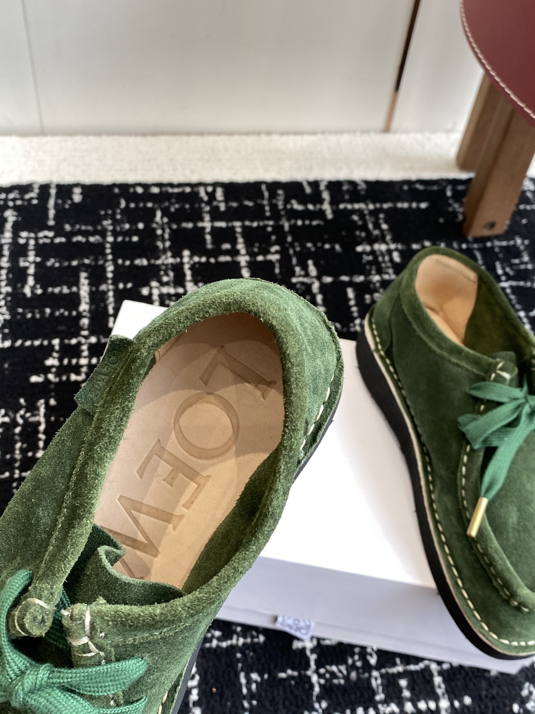 LOEWE 罗意威 25秋冬新款乐福鞋 短靴 新品 实力来袭 
圆头圆脑的鞋头可可爱爱 一鞋两穿 后跟可