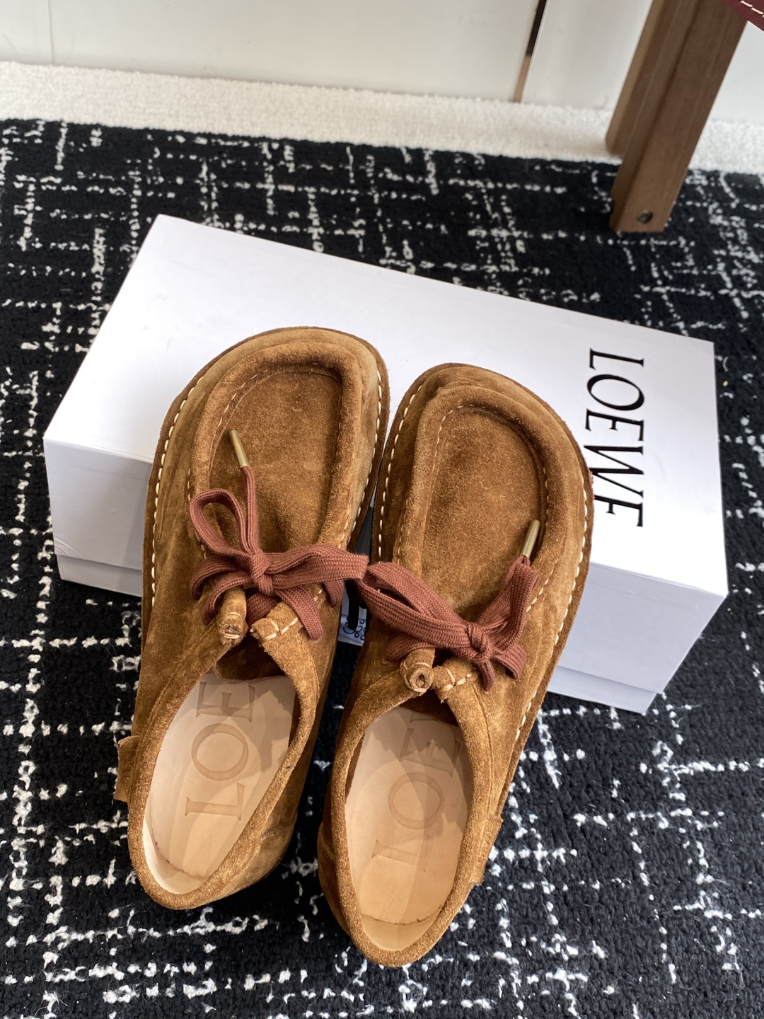 LOEWE 罗意威 25秋冬新款乐福鞋 短靴 新品 实力来袭 
圆头圆脑的鞋头可可爱爱 一鞋两穿 后跟可