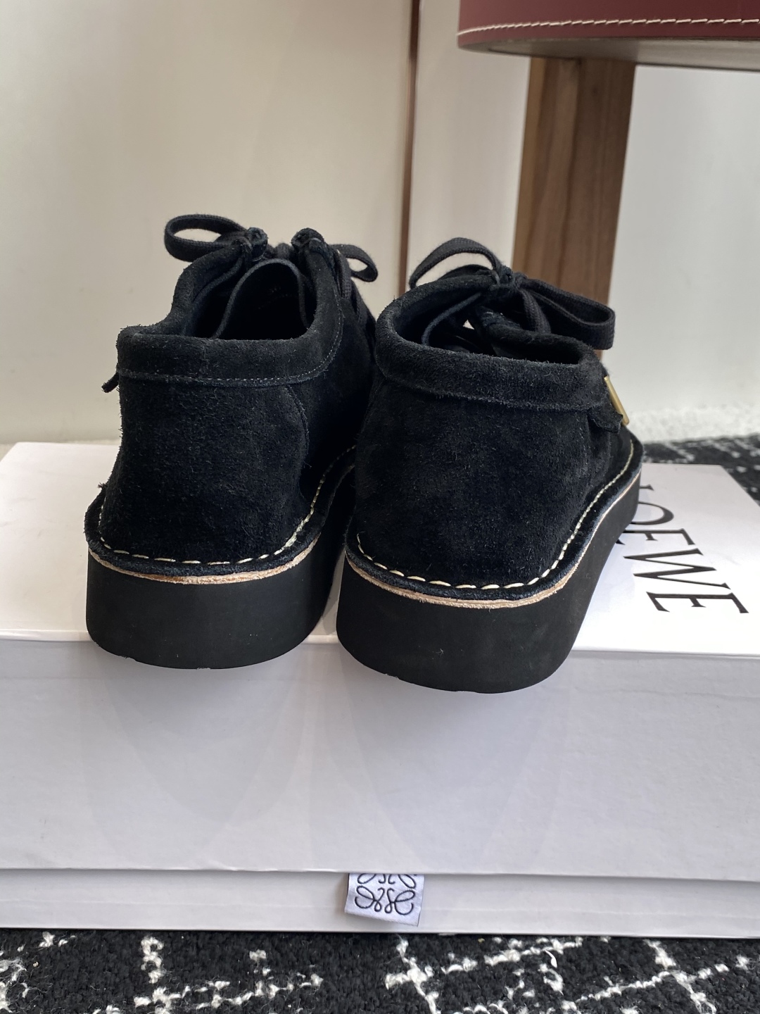 LOEWE 罗意威 25秋冬新款乐福鞋 短靴 新品 实力来袭 
圆头圆脑的鞋头可可爱爱 一鞋两穿 后跟可