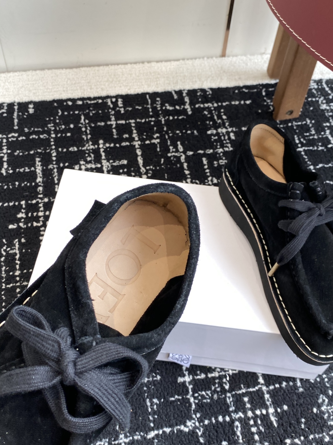 LOEWE 罗意威 25秋冬新款乐福鞋 短靴 新品 实力来袭 
圆头圆脑的鞋头可可爱爱 一鞋两穿 后跟可