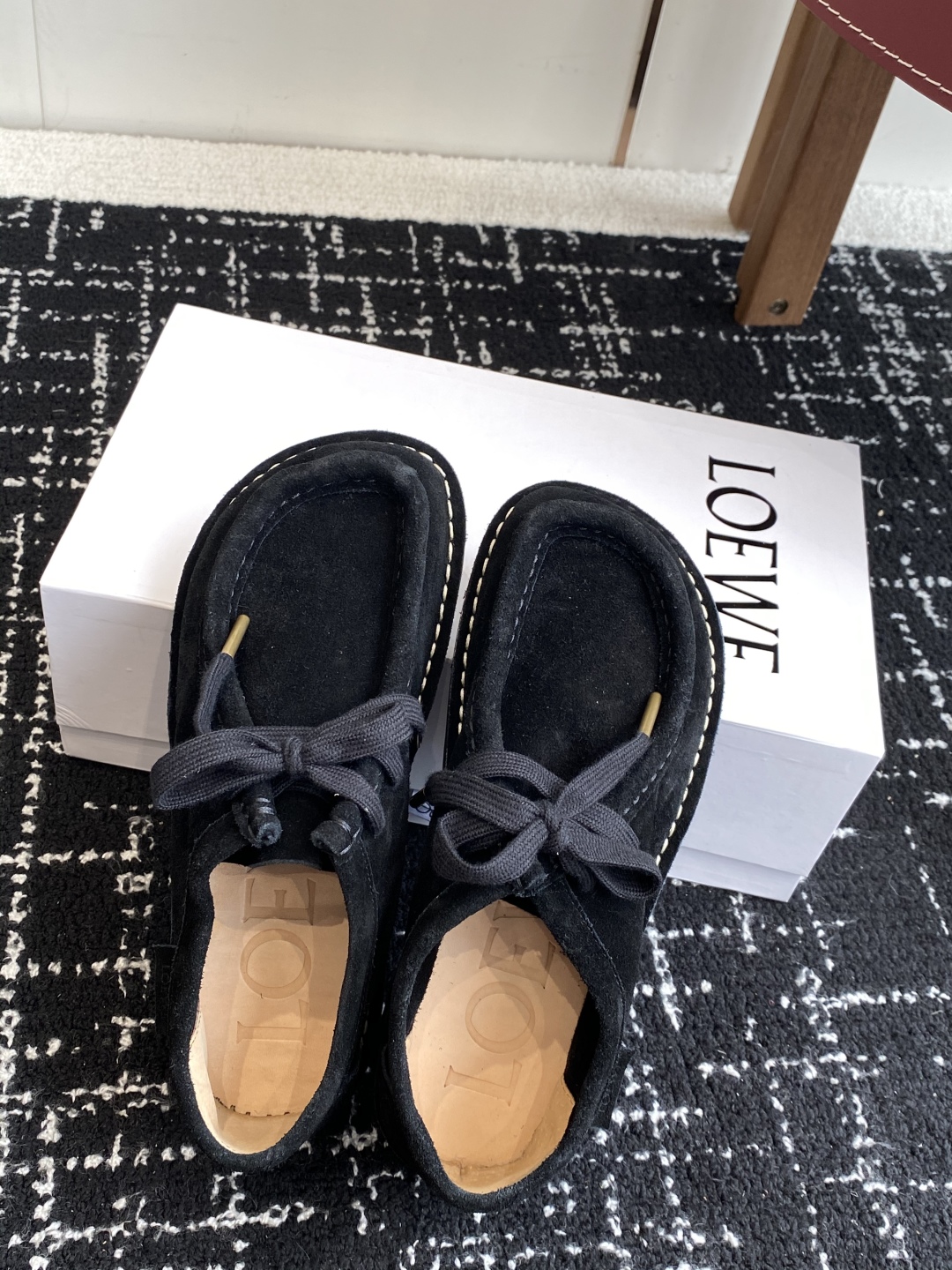 LOEWE 罗意威 25秋冬新款乐福鞋 短靴 新品 实力来袭 
圆头圆脑的鞋头可可爱爱 一鞋两穿 后跟可