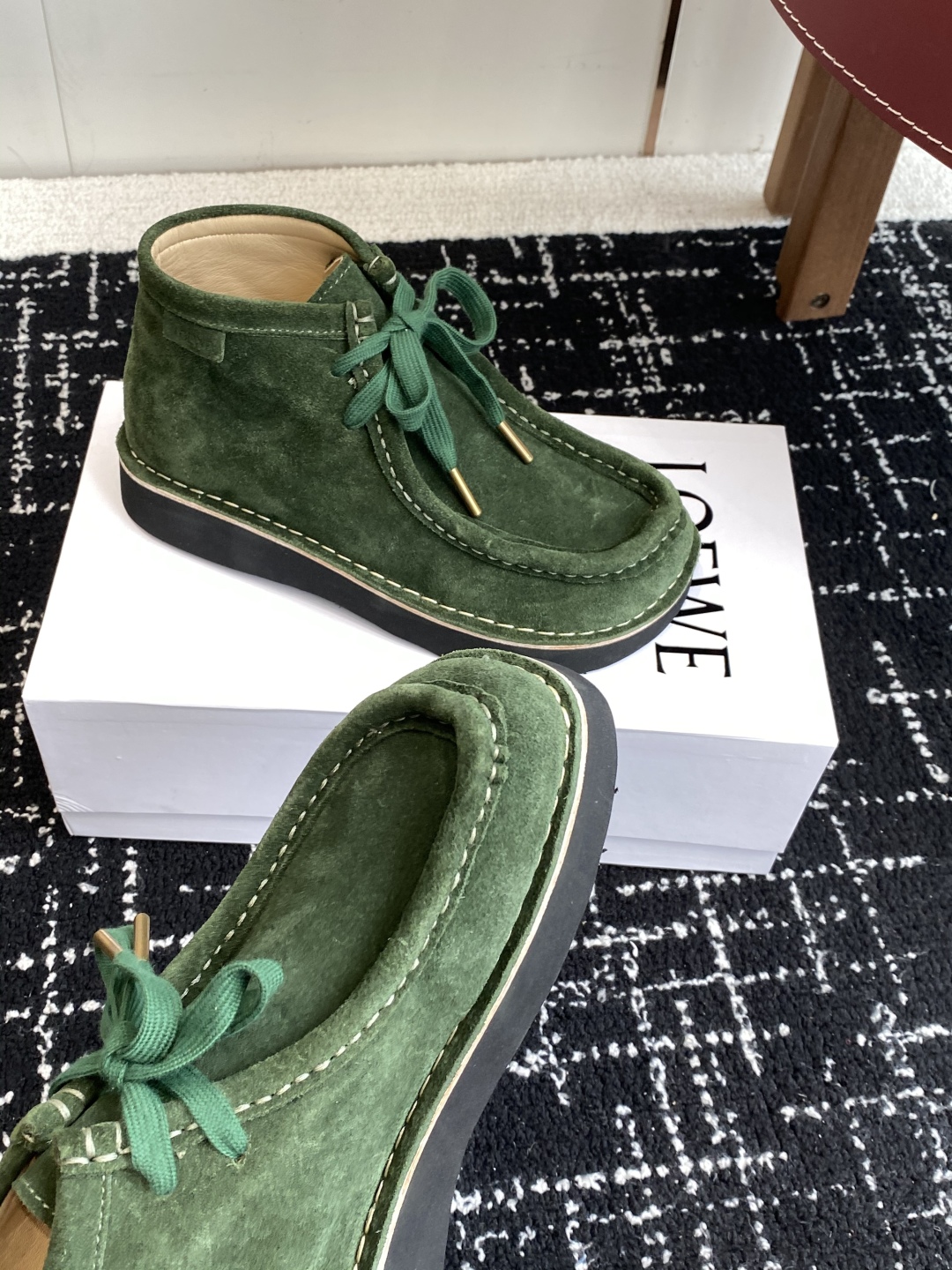 LOEWE 罗意威 25秋冬新款乐福鞋 短靴 新品 实力来袭 
圆头圆脑的鞋头可可爱爱 一鞋两穿 后跟可