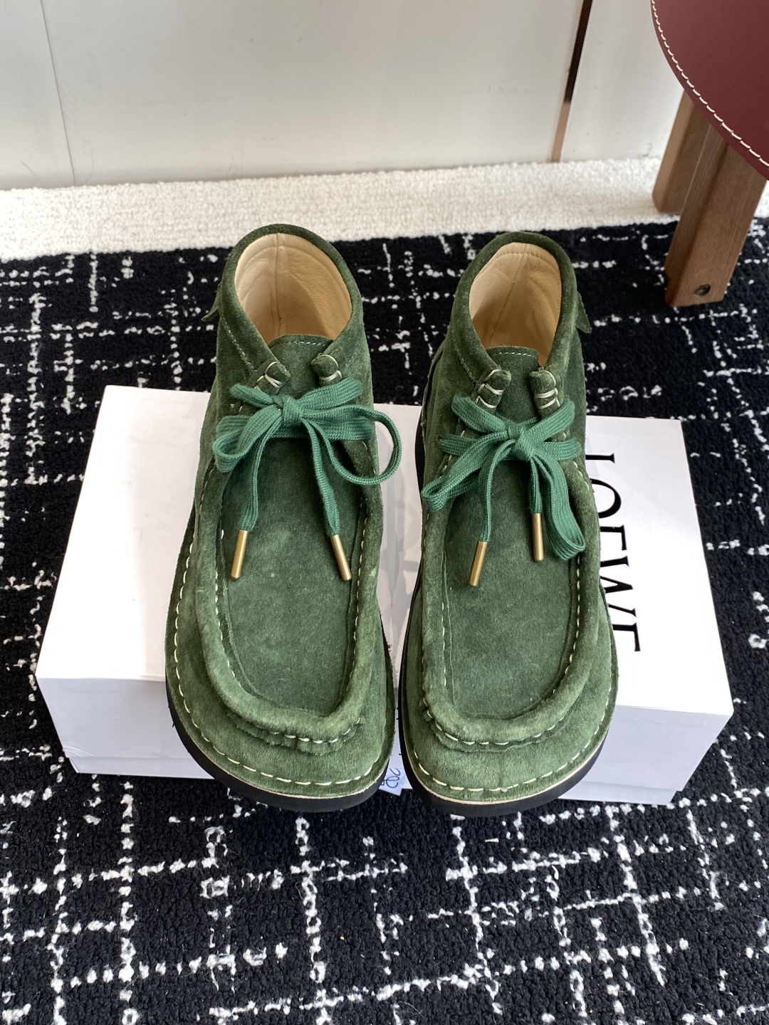 LOEWE 罗意威 25秋冬新款乐福鞋 短靴 新品 实力来袭 
圆头圆脑的鞋头可可爱爱 一鞋两穿 后跟可