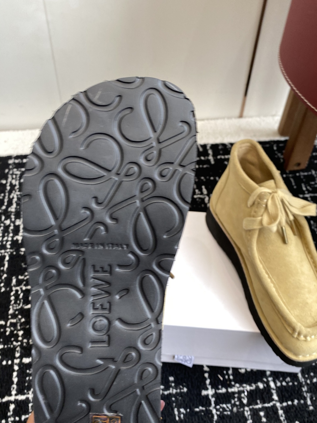 LOEWE 罗意威 25秋冬新款乐福鞋 短靴 新品 实力来袭 
圆头圆脑的鞋头可可爱爱 一鞋两穿 后跟可